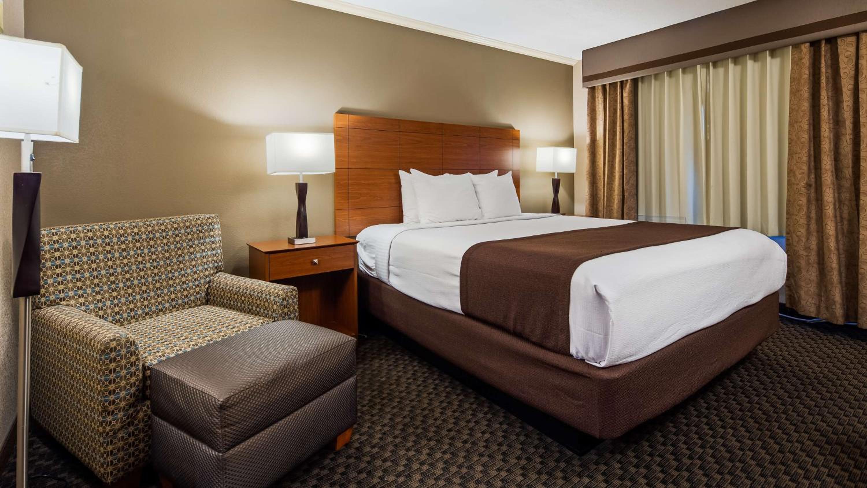 Oxnard Vacations - Best Western Oxnard Inn - Property Image 33