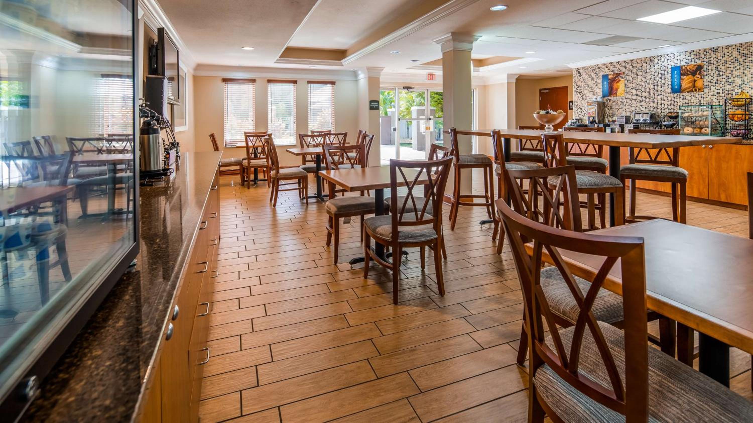 Best Western Plus Bradenton Hotel Suites - Property Image 26