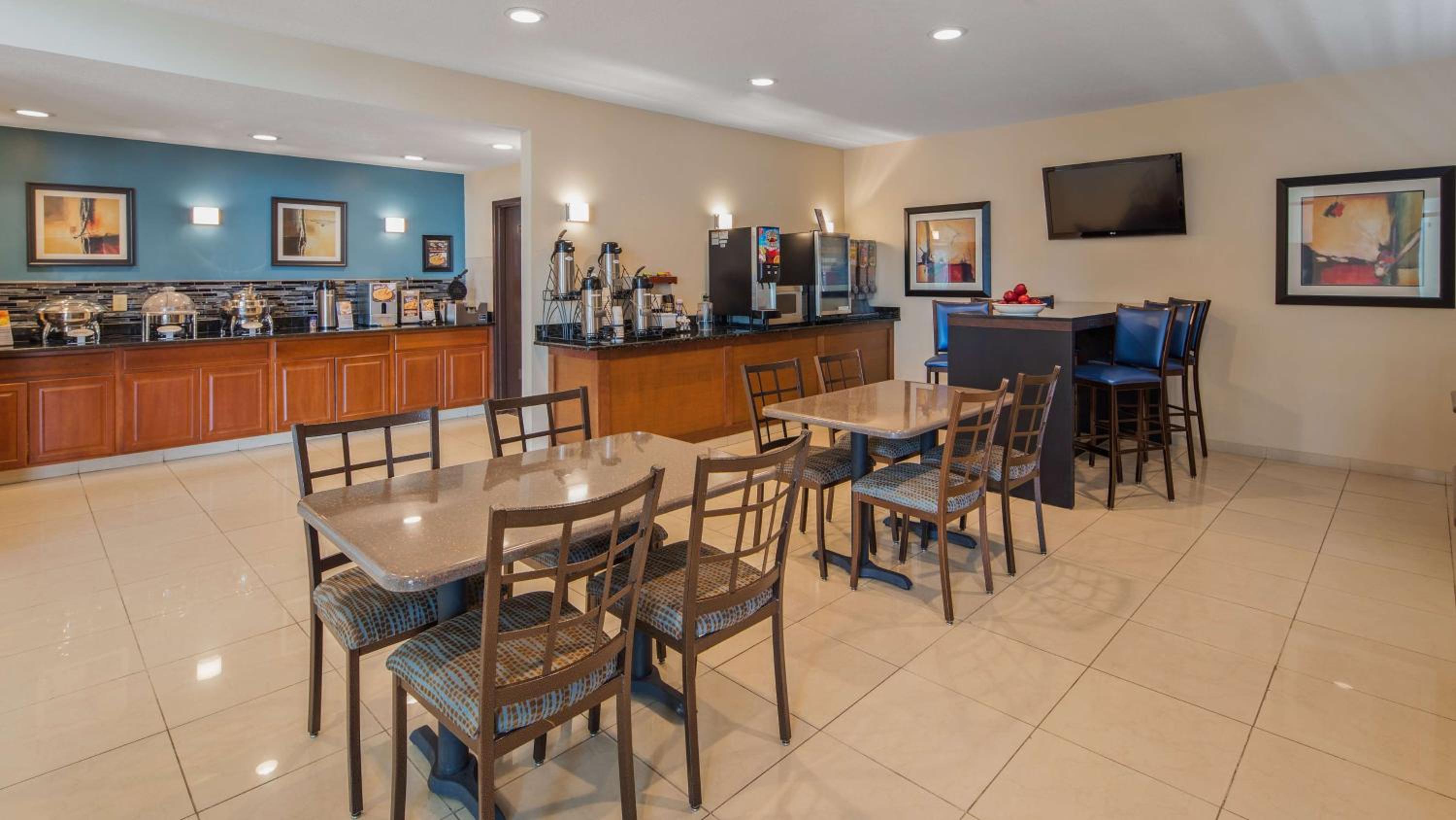 Best Western Plus Gas City - Property Image 12