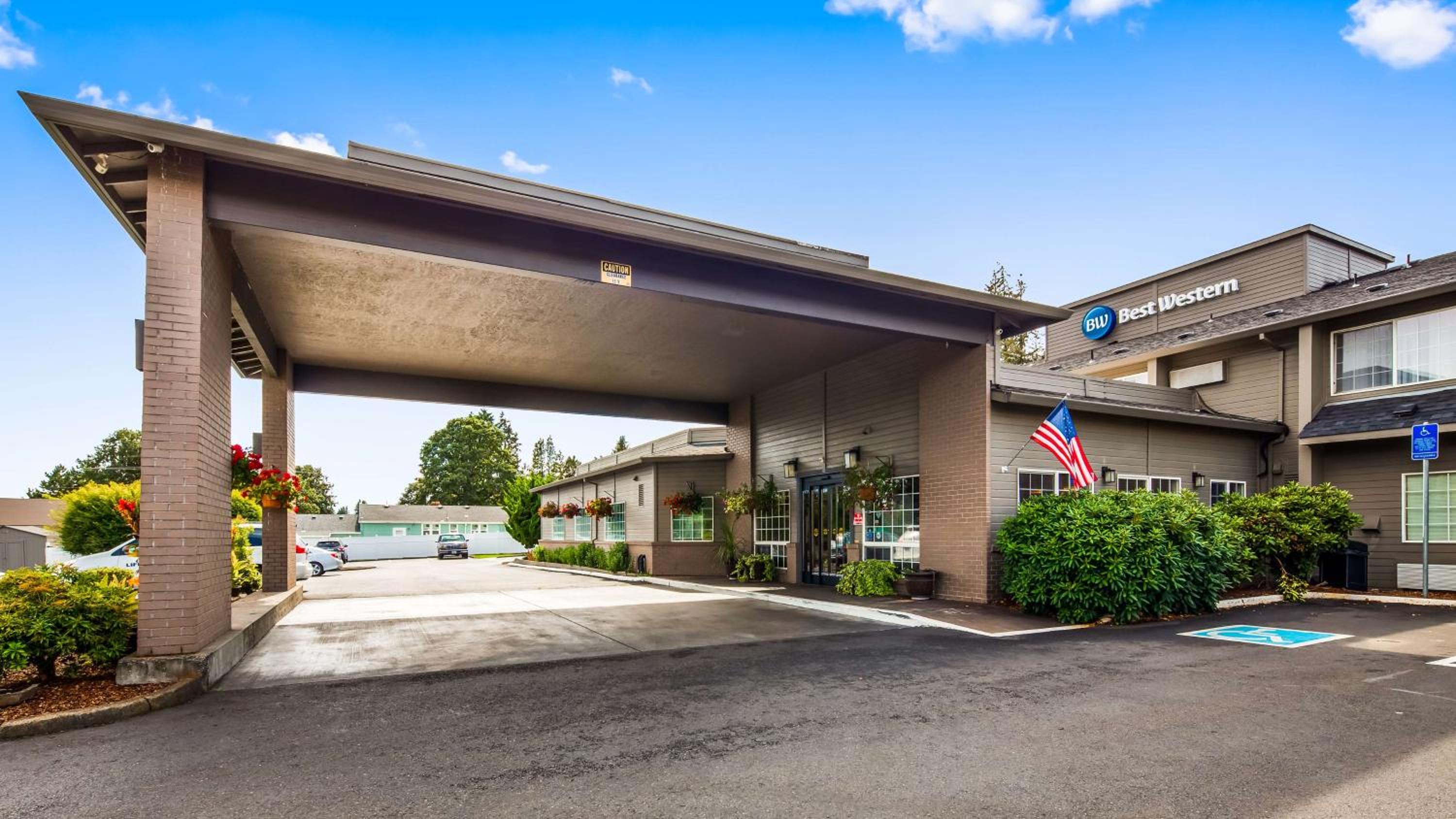 Hotel Best Western Oak Meadows Inn - Image 1