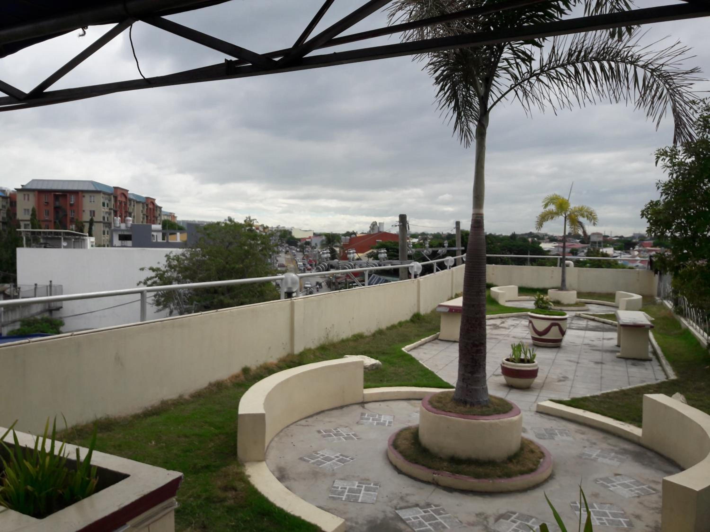 EKONUMI ROOMS at Moonwalk Paranaque view 3