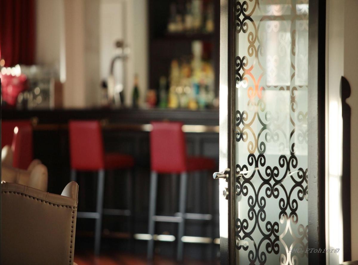 bar