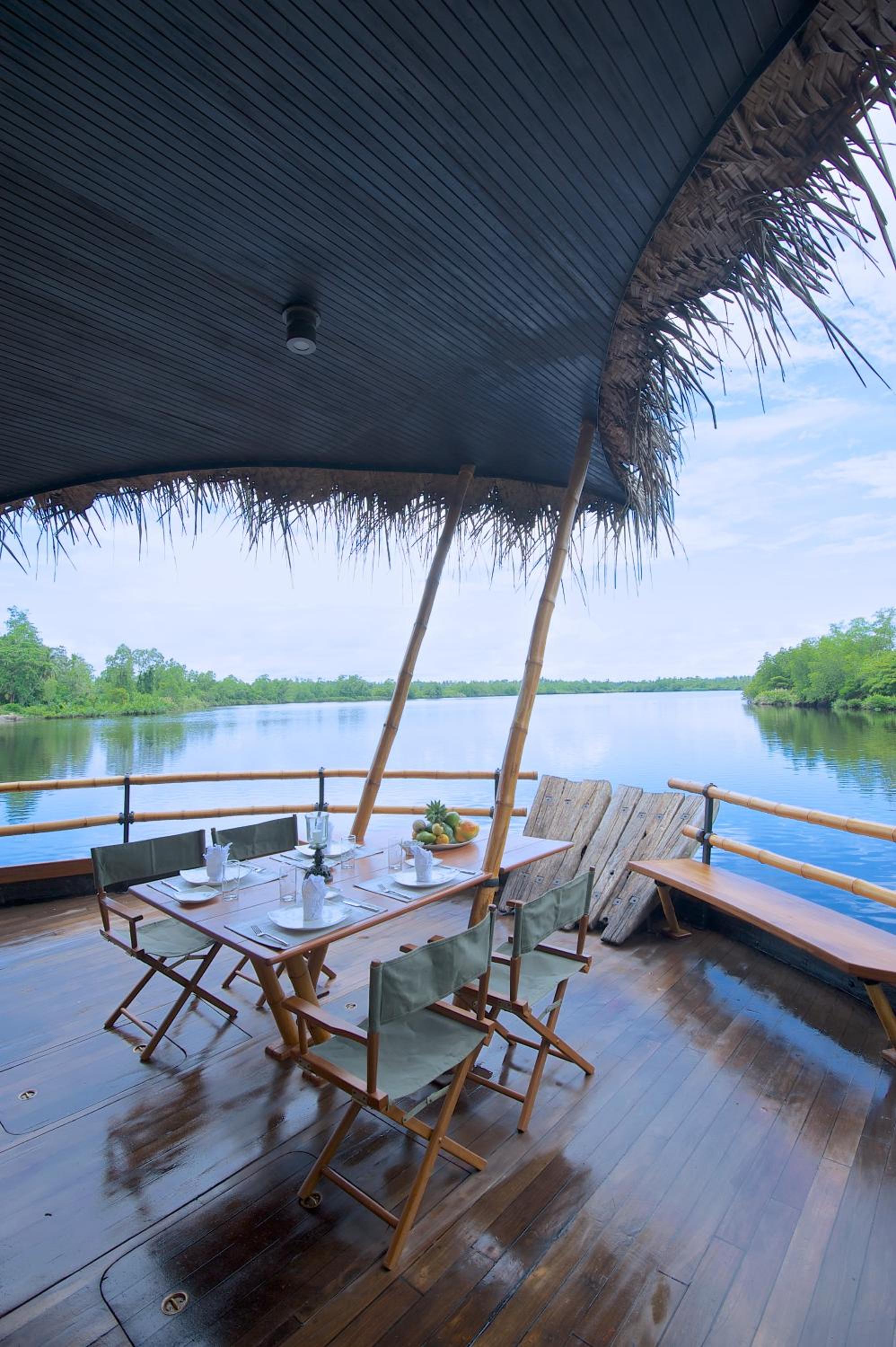 Yathra Houseboat