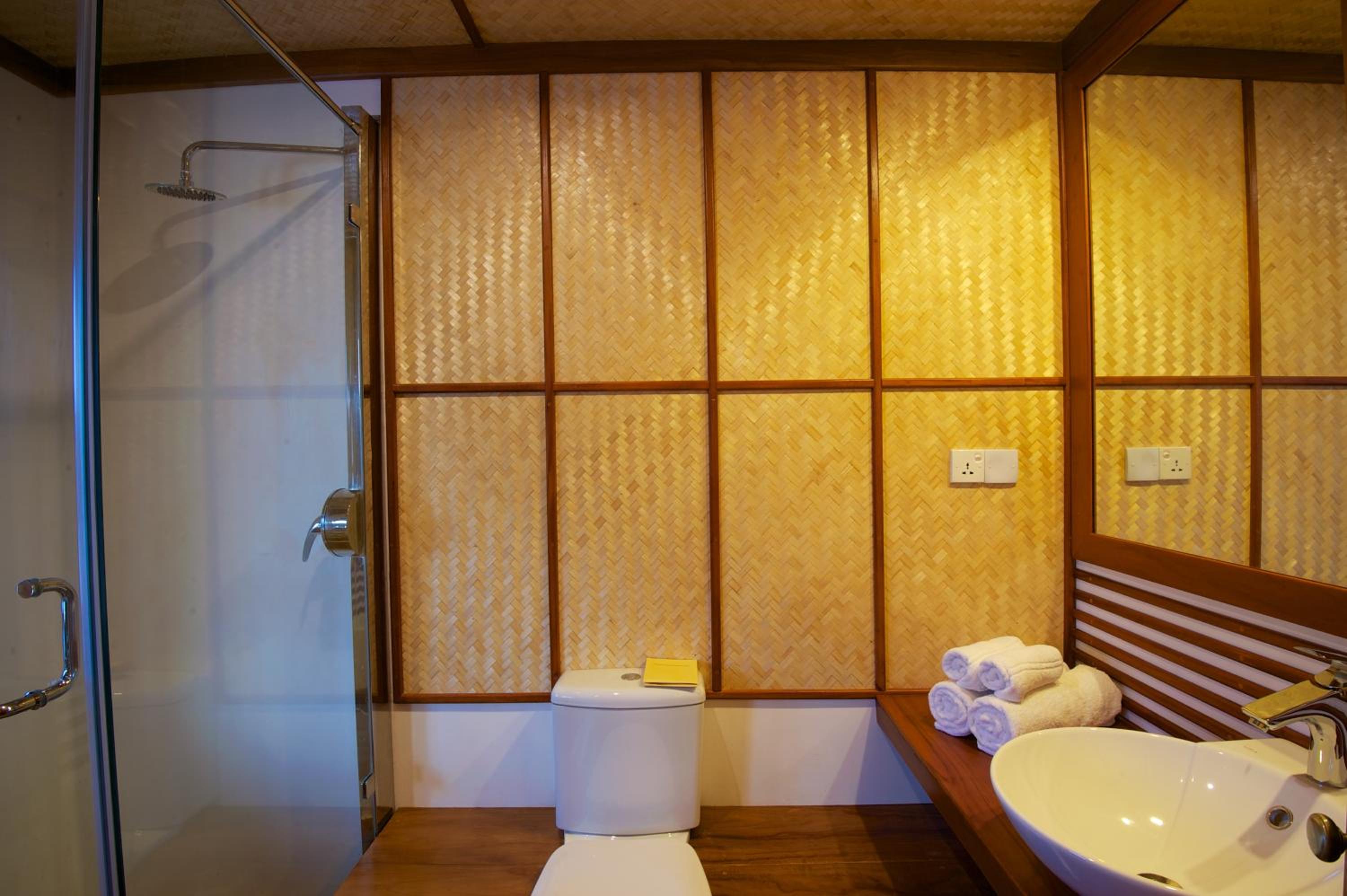Yathra Houseboat