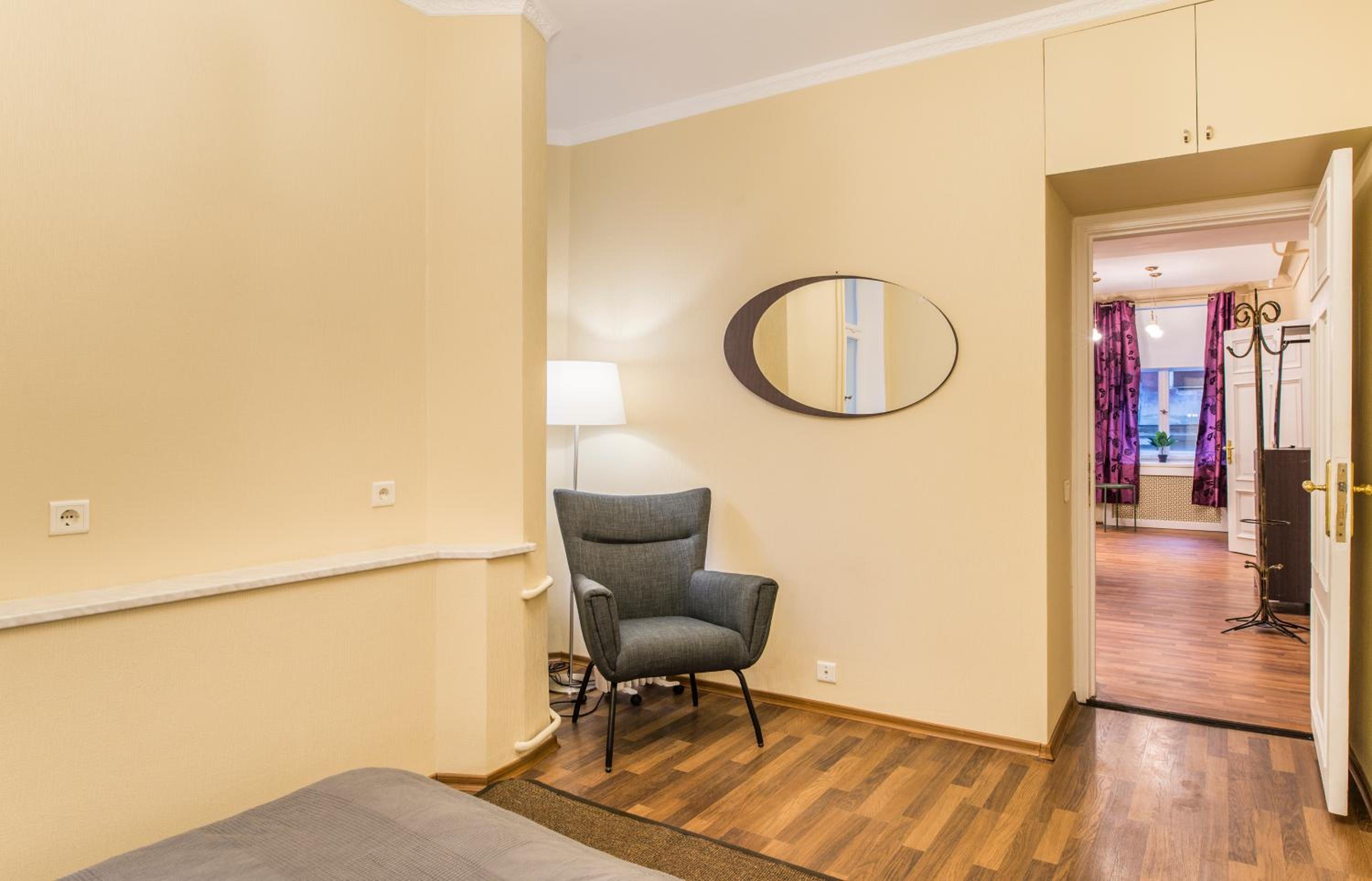 Charming spacious 3 bedroom in Old Town view 4