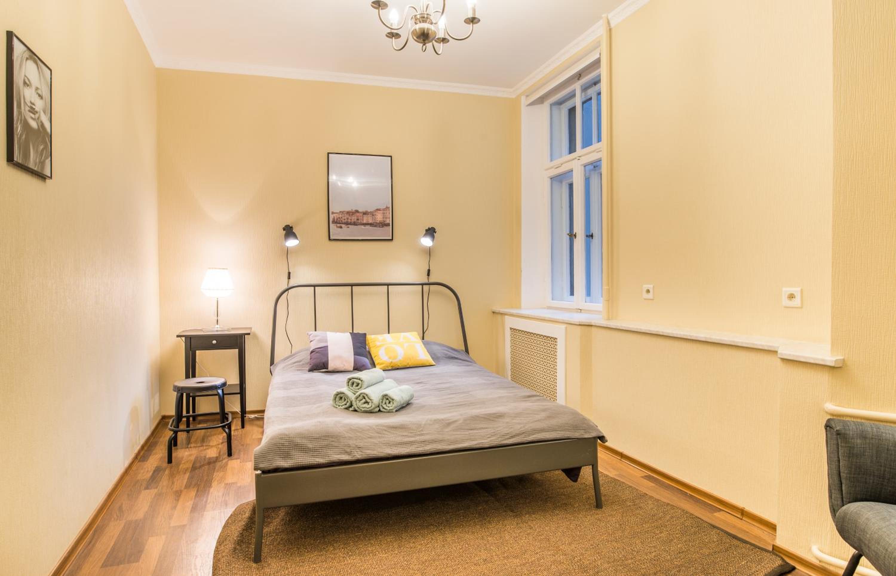 Charming spacious 3 bedroom in Old Town view 3