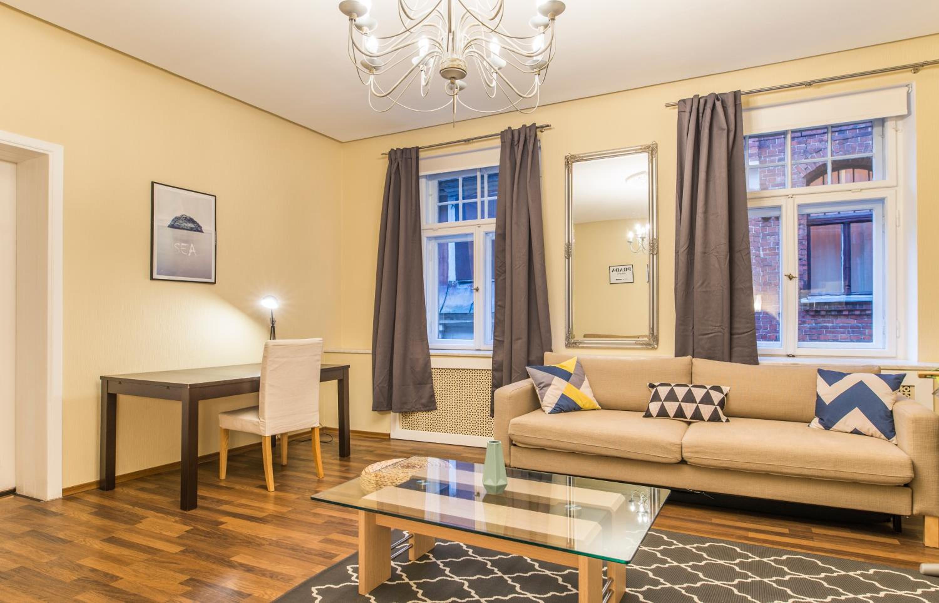 Charming spacious 3 bedroom in Old Town view 2