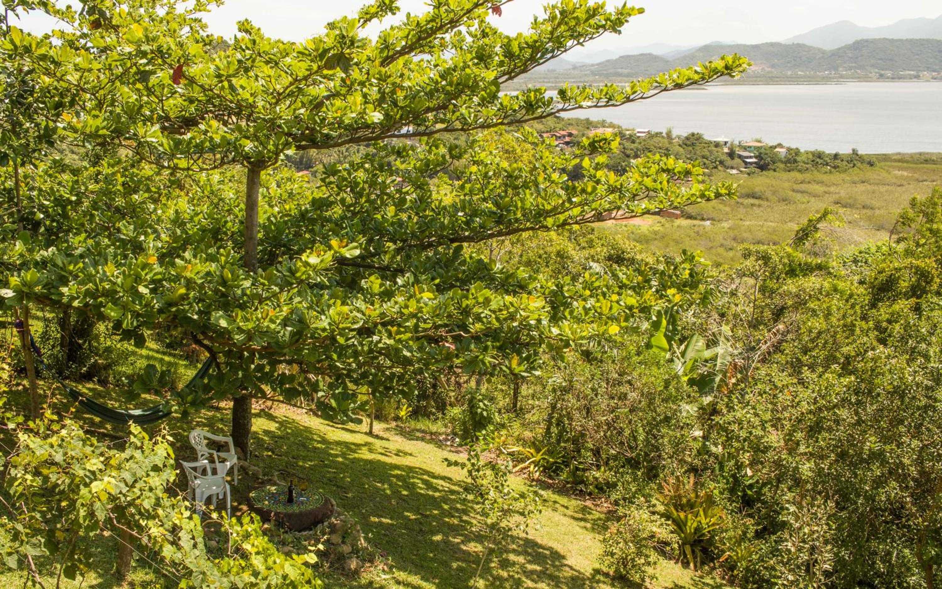 Casa com piscina e incrível vista para lagoa