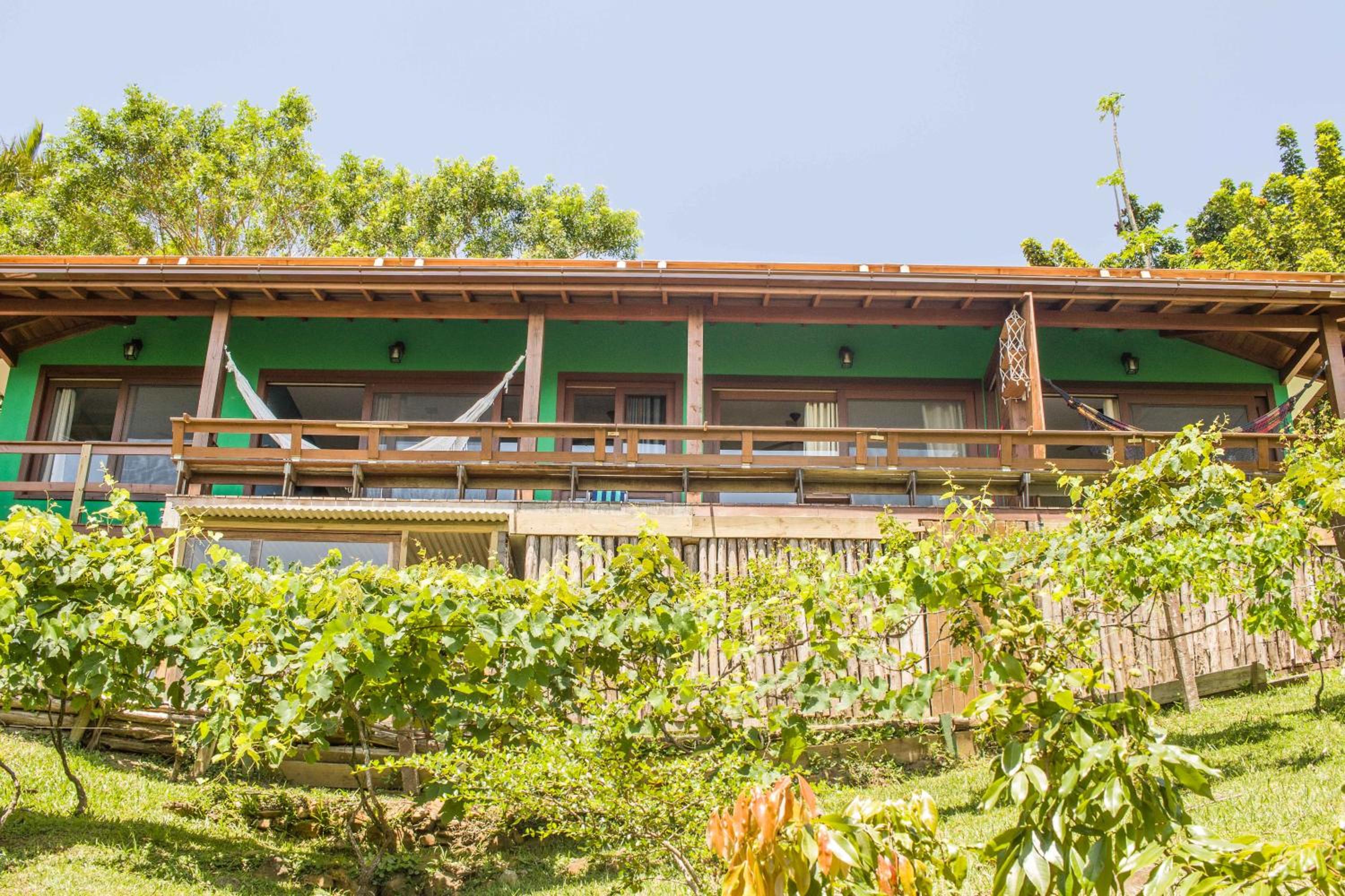 Casa com piscina e incrível vista para lagoa
