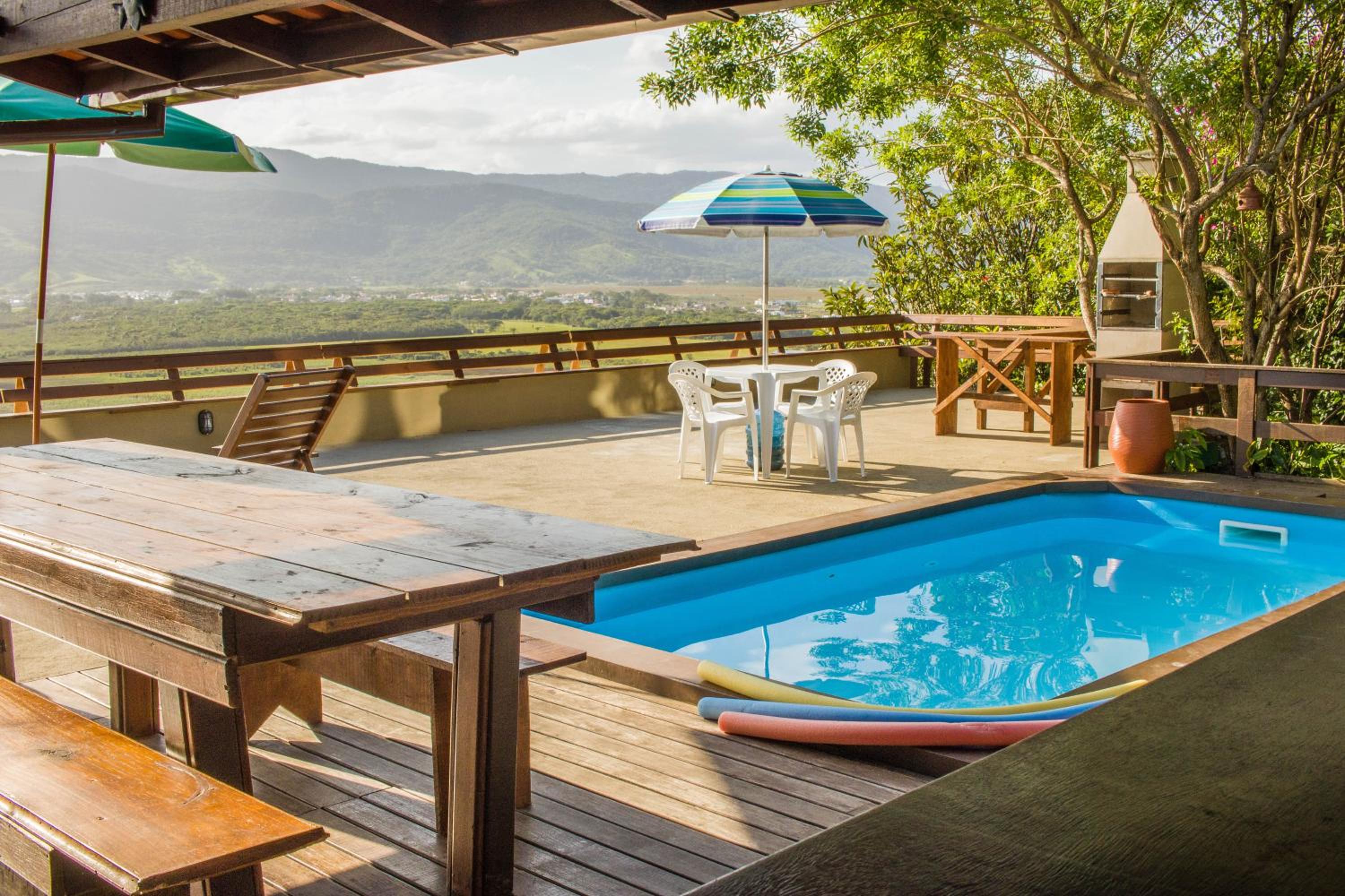 Casa com piscina e incrível vista para lagoa