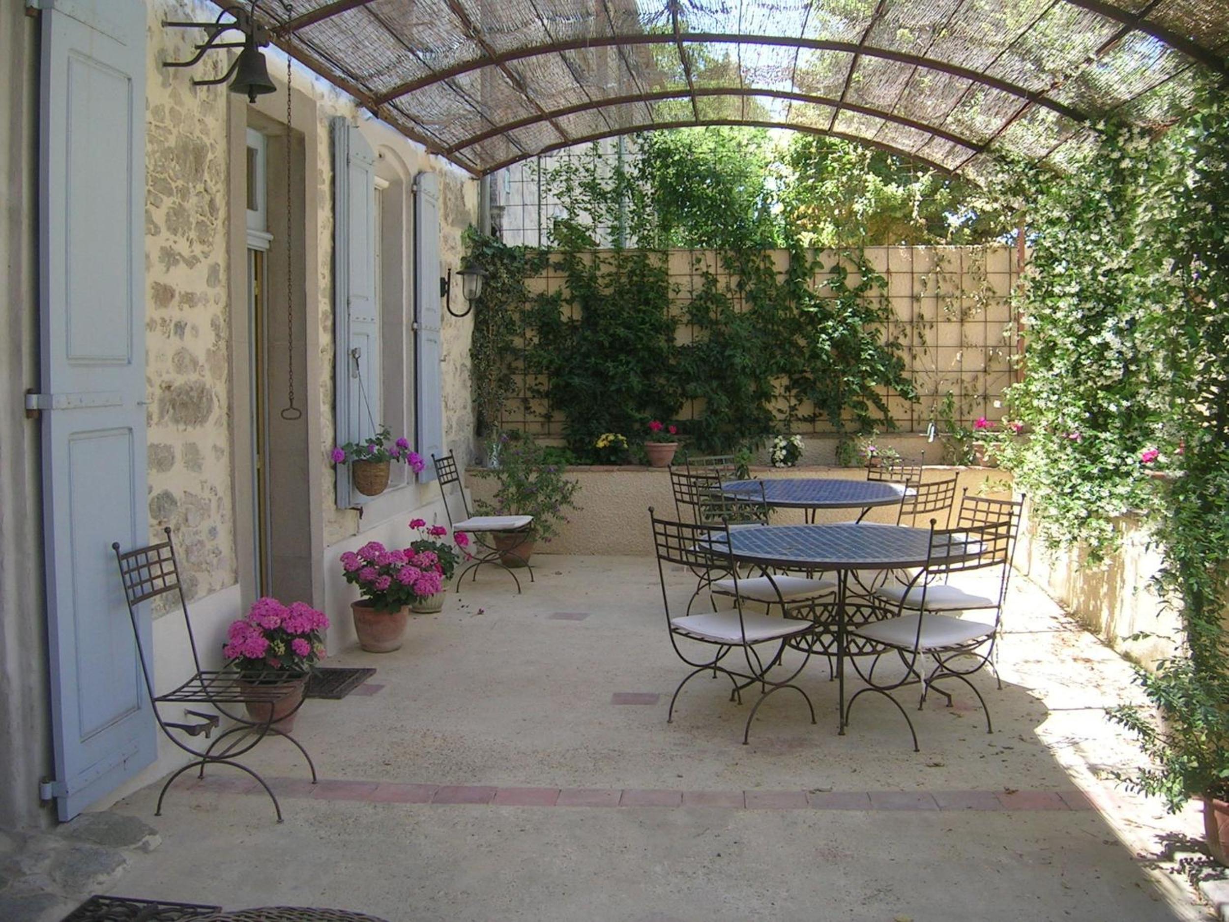 Aux Anges Gardiens view 3
