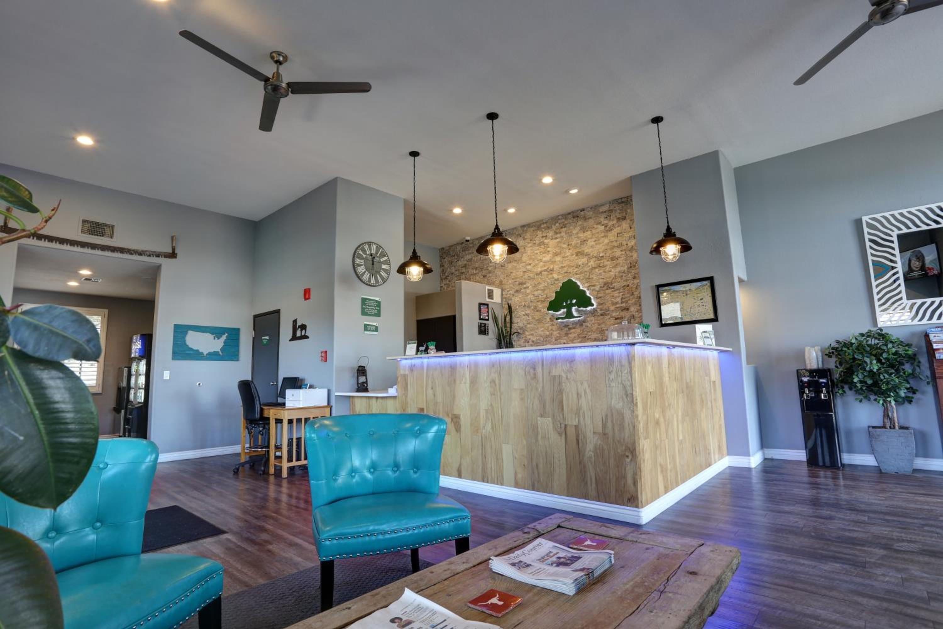 Prescott Vacations - GreenTree Inn Prescott Valley - Property Image 2