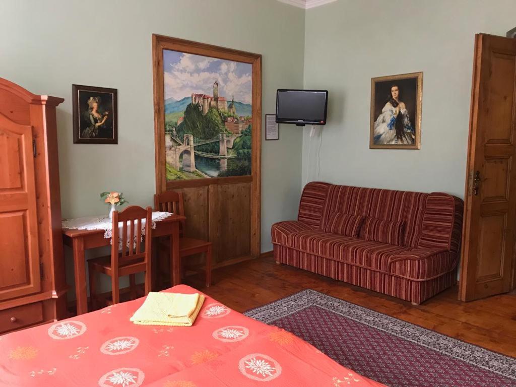 Pension Ulrika - ubytování pod hradem Loket