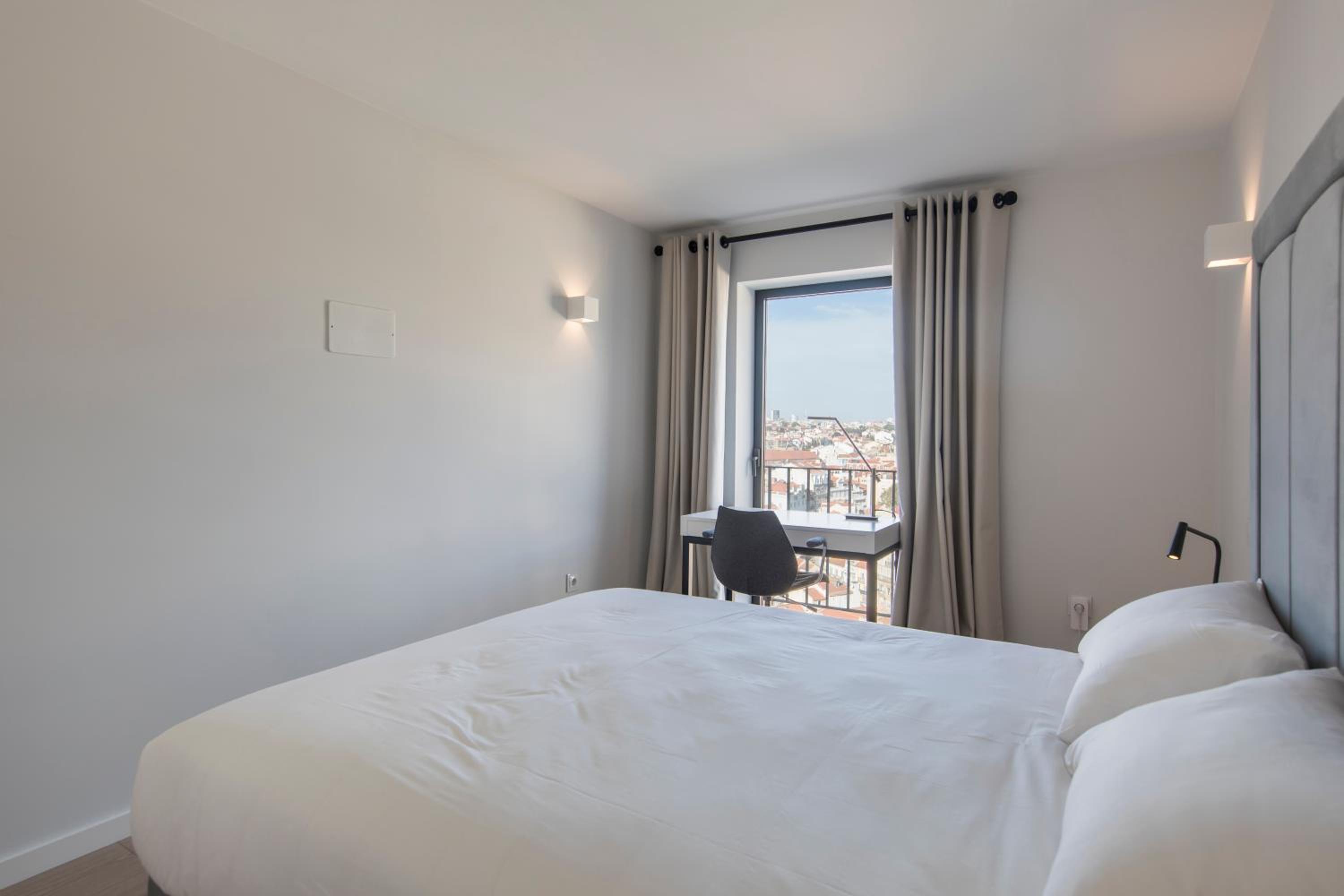 Modern Apartment with View near Castelo de São Jorge view 3