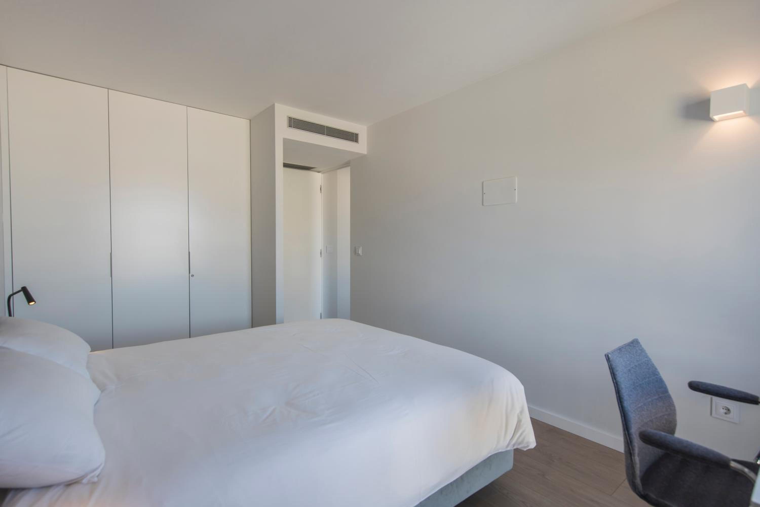 Modern Apartment with View near Castelo de São Jorge view 4