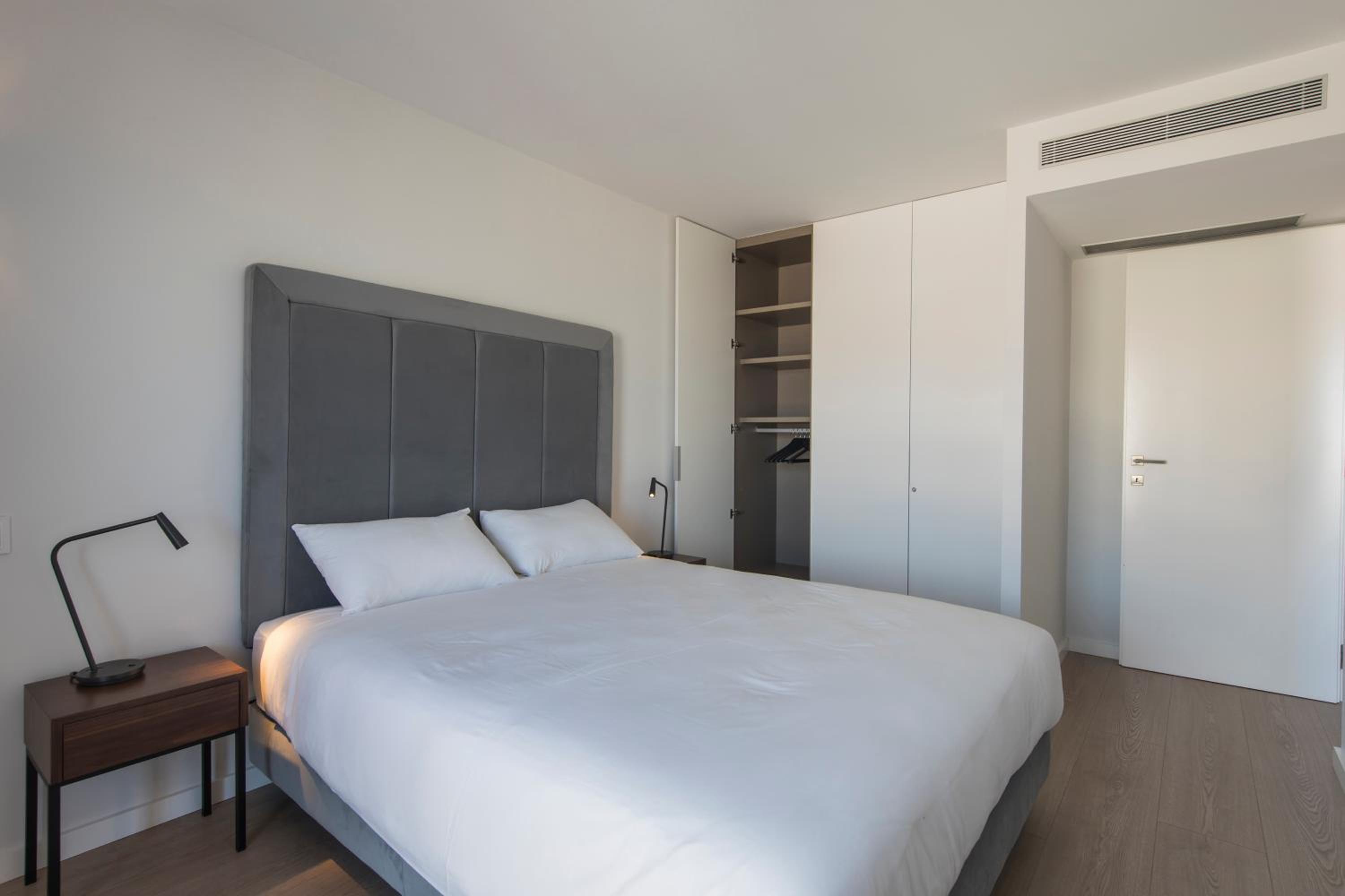 Modern Apartment with View near Castelo de São Jorge view 2