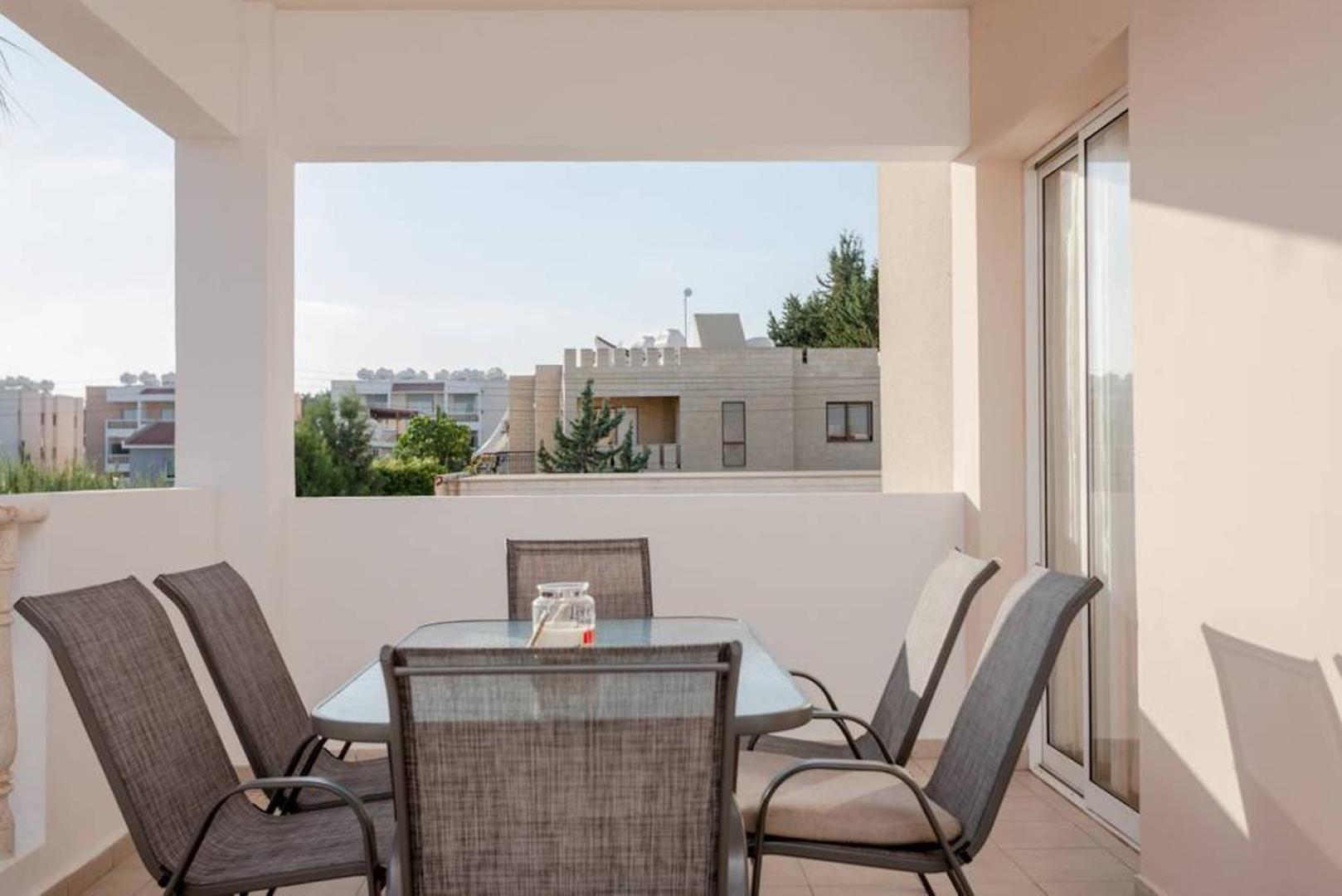 Just renovated beautiful 2 bed apartment in Paphos 5 min drive to the beach