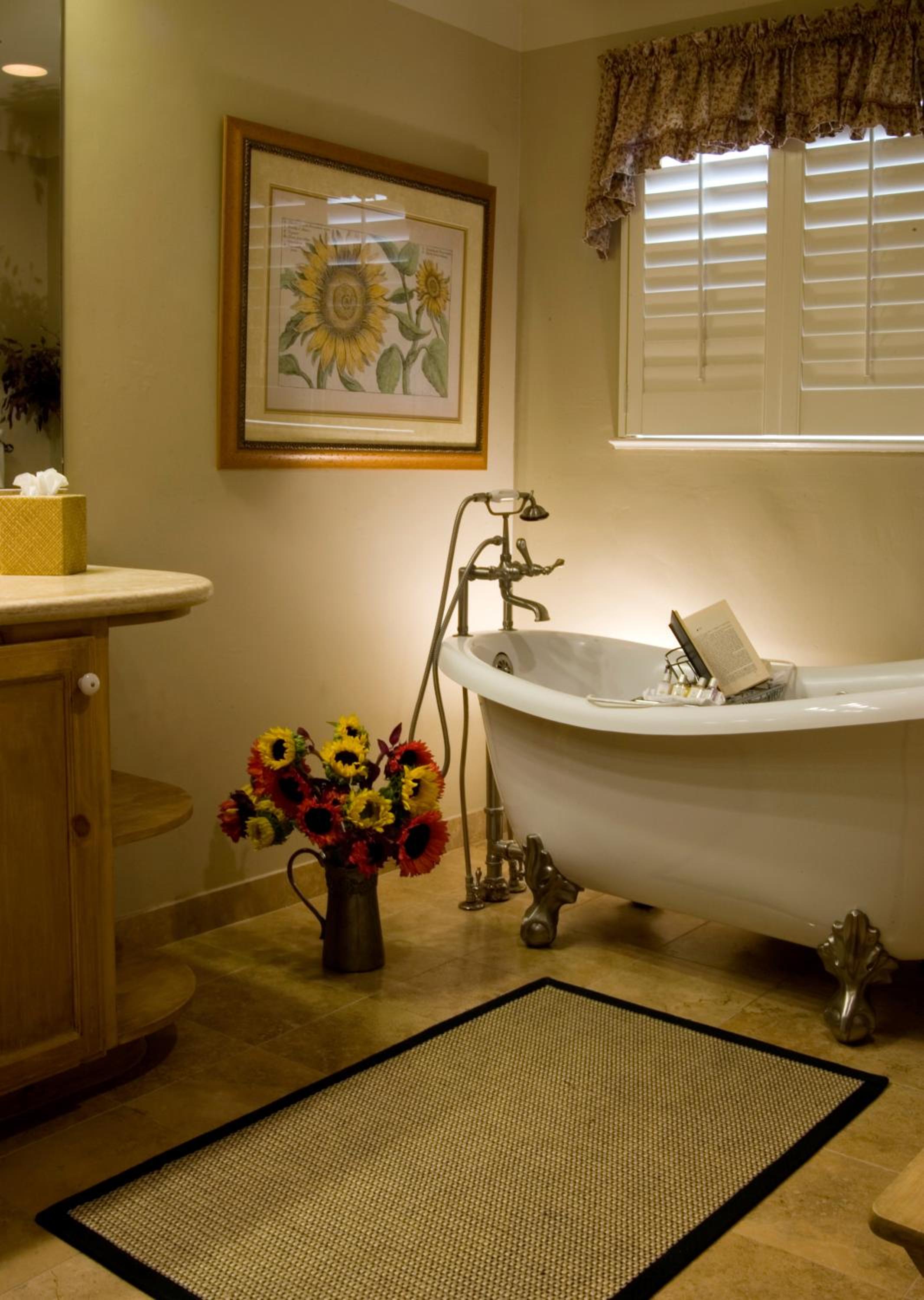 Monterey Vacations - Carmel Country Inn - Property Image 5