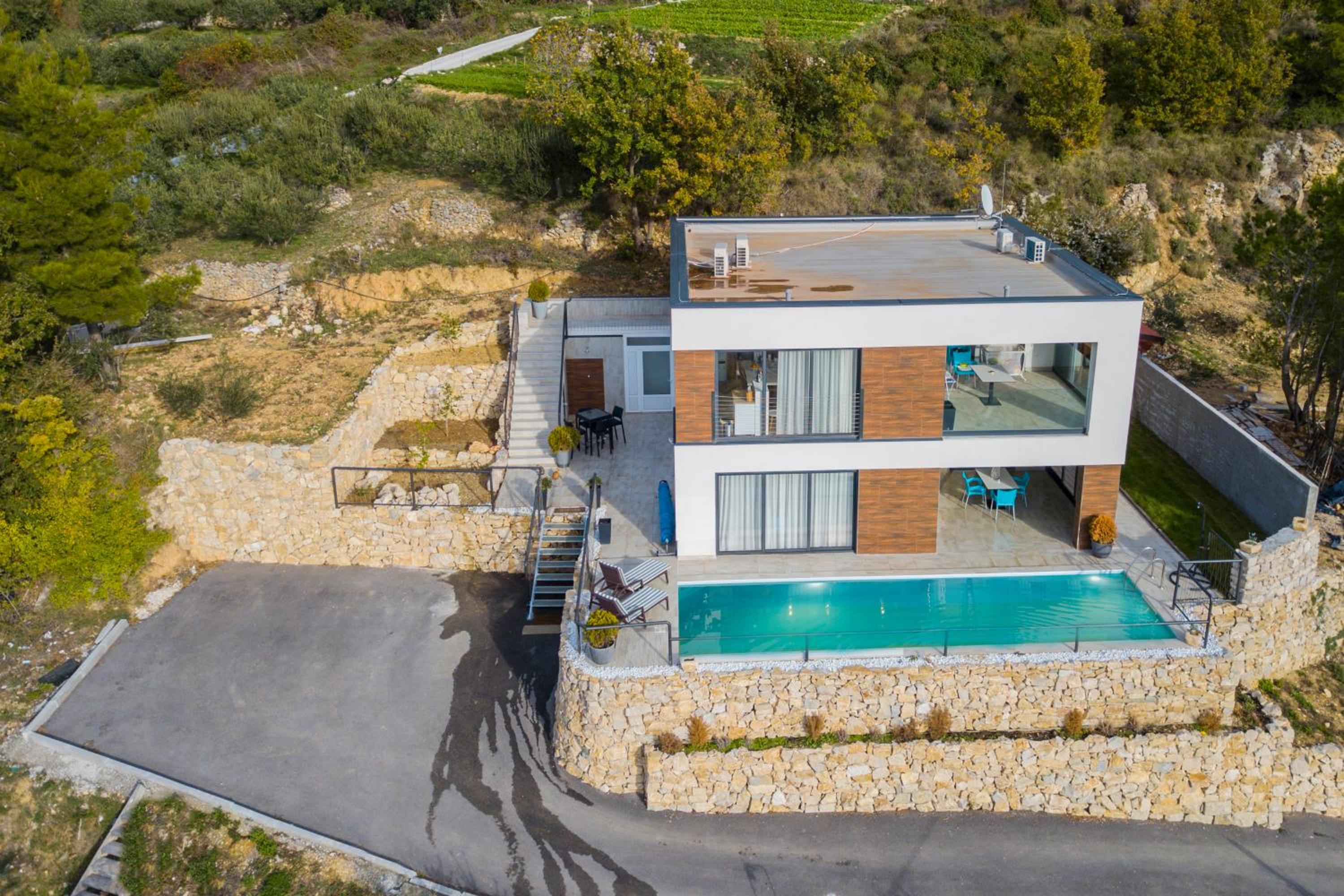 Royal Villa 2 view 3
