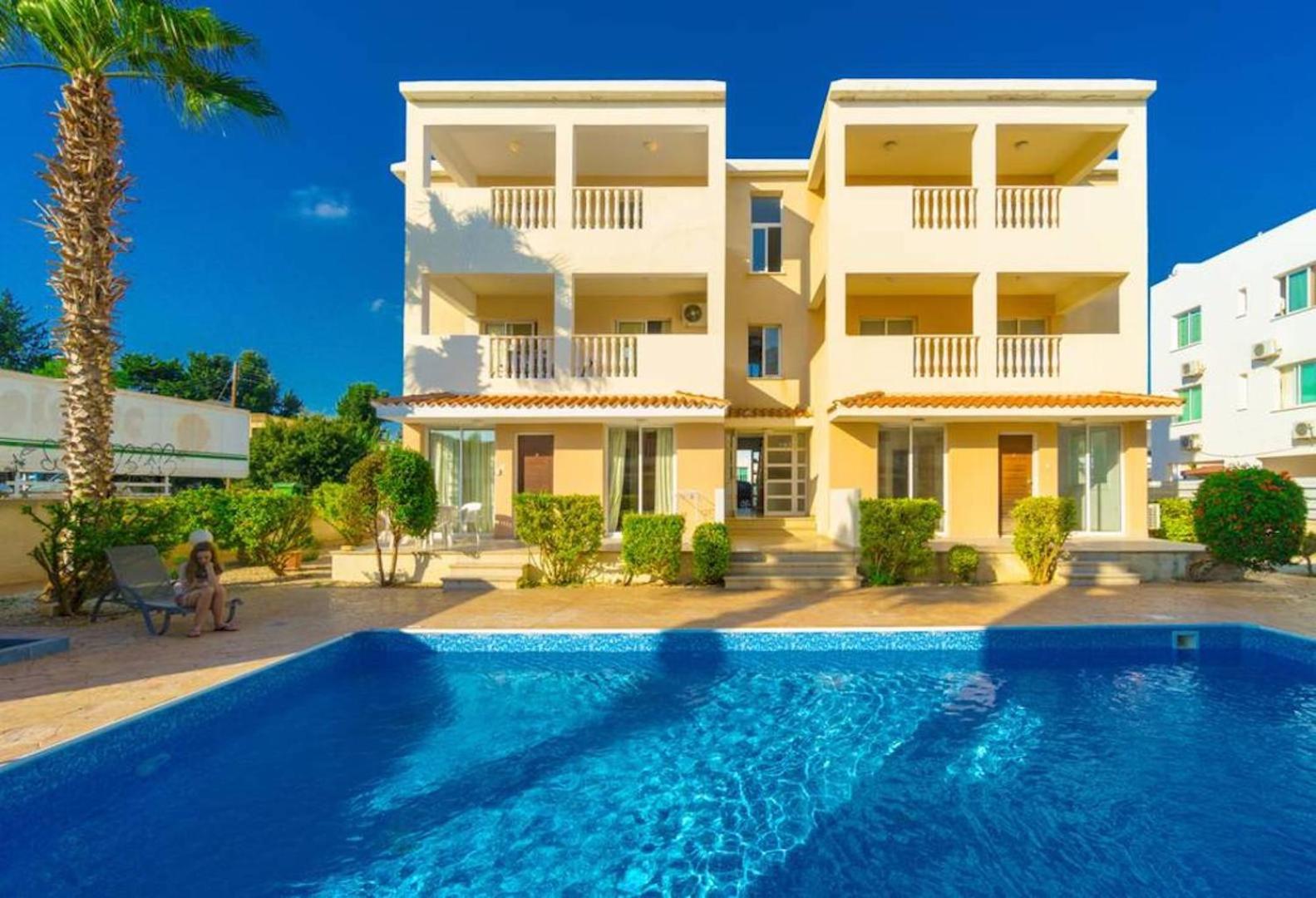 Beautiful 2 bed apartment in Paphos Cyprus
