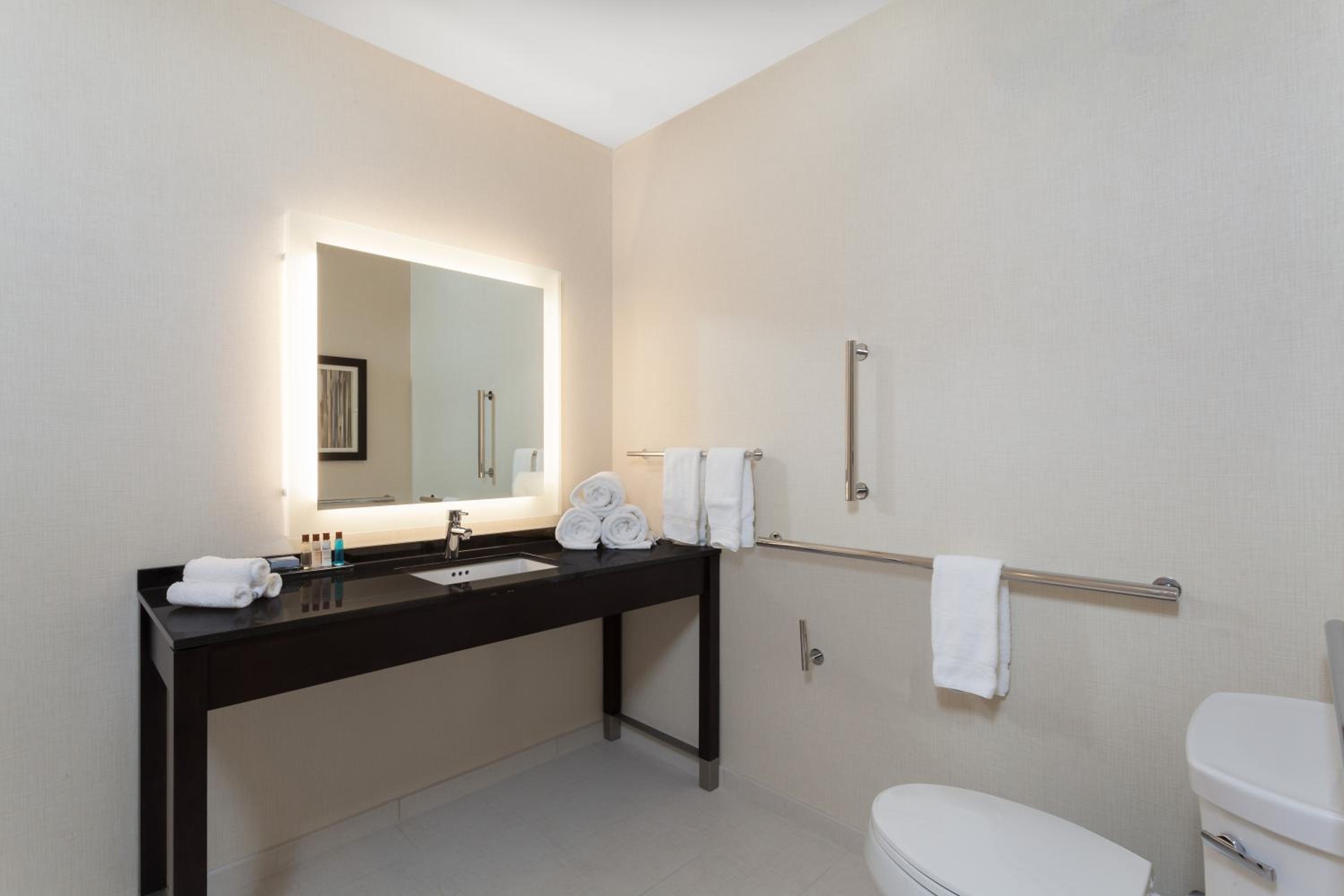 Altoona Vacations - Wingate by Wyndham Altoona Downtown/Medical Center - Property Image 4