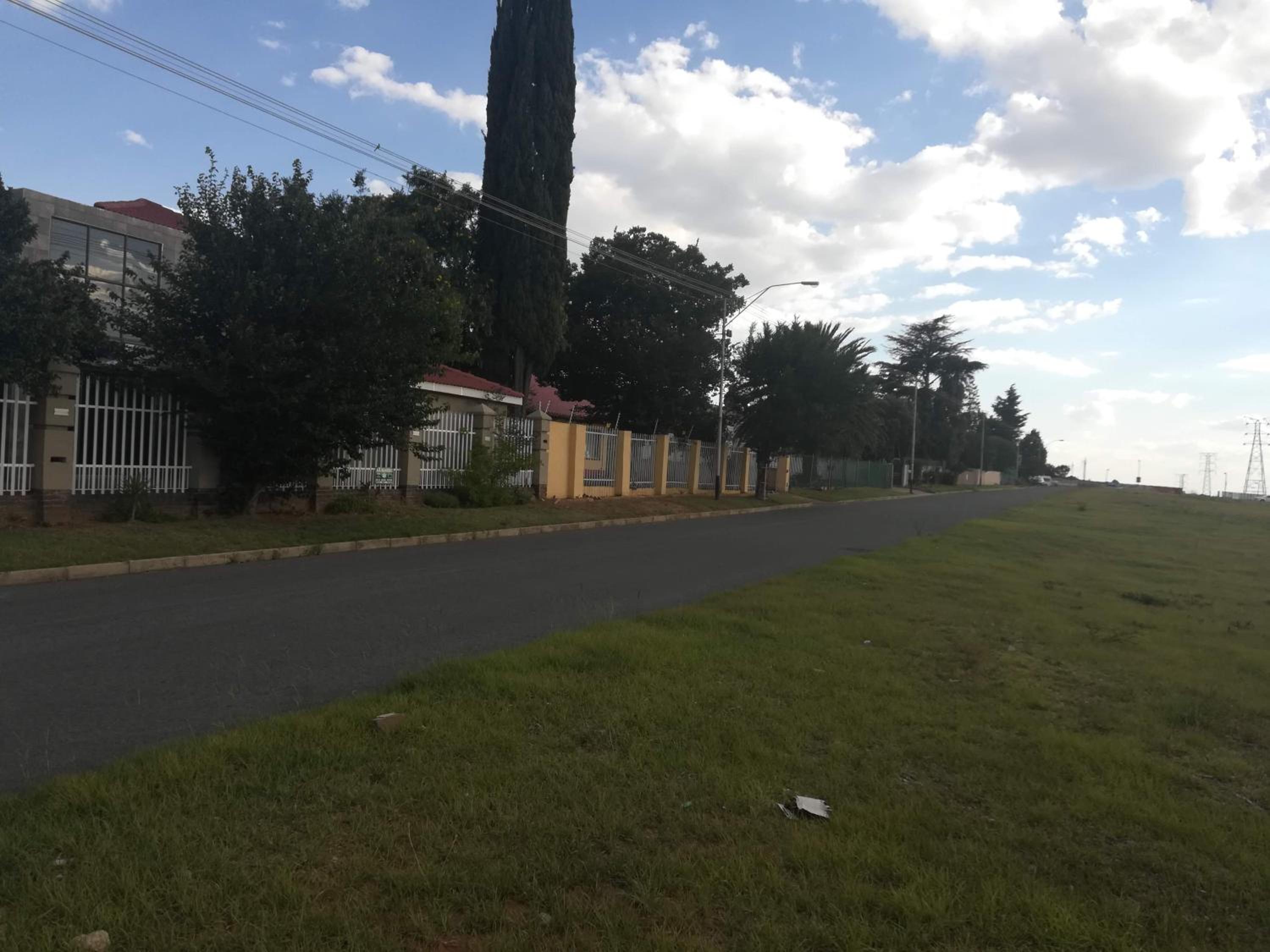 Lalela House Boutique Guesthouse - Free Wifi & Secure Parking