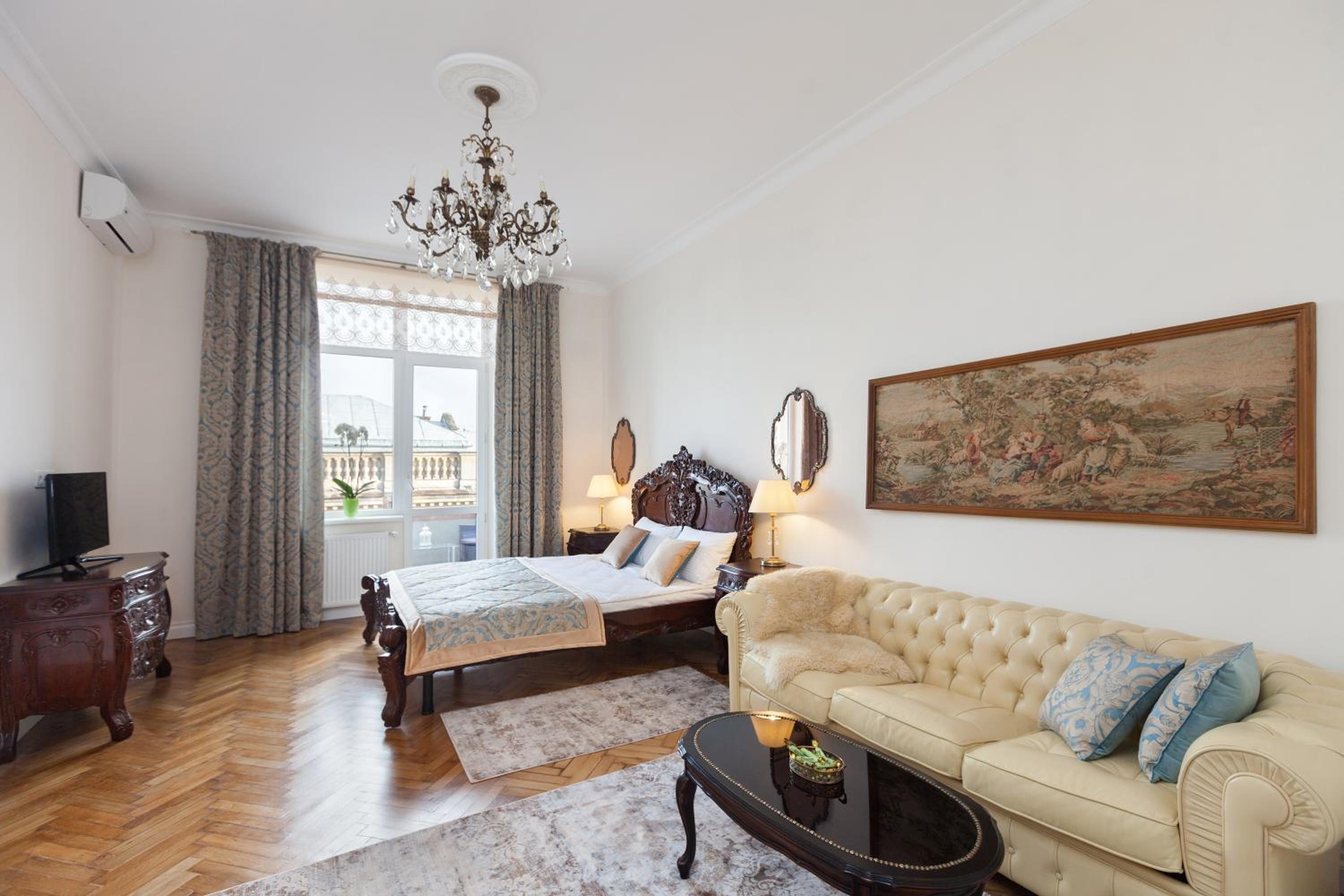 LUXOVSKI apartment view 3