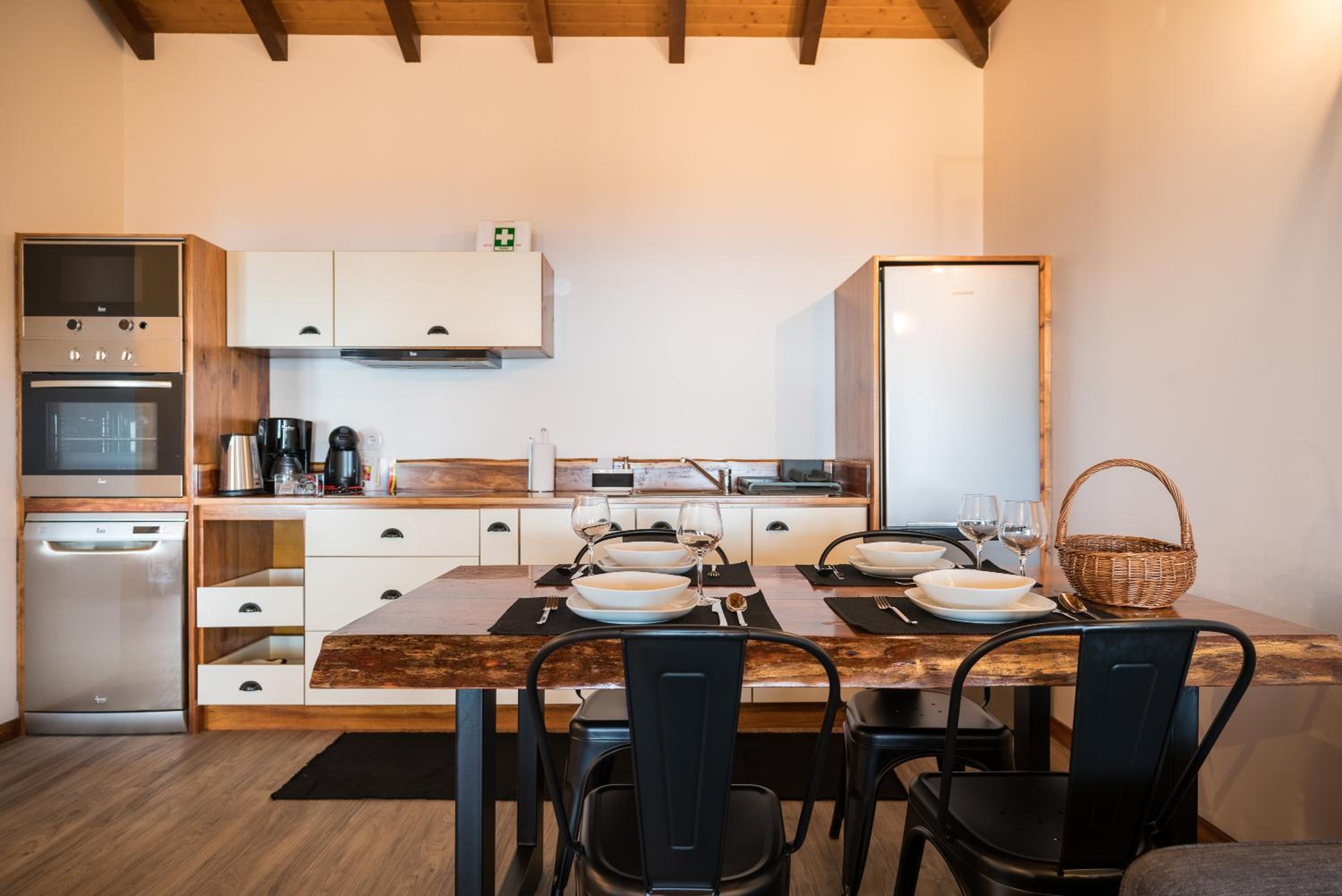Rochão Village by Rent2U, Lda
