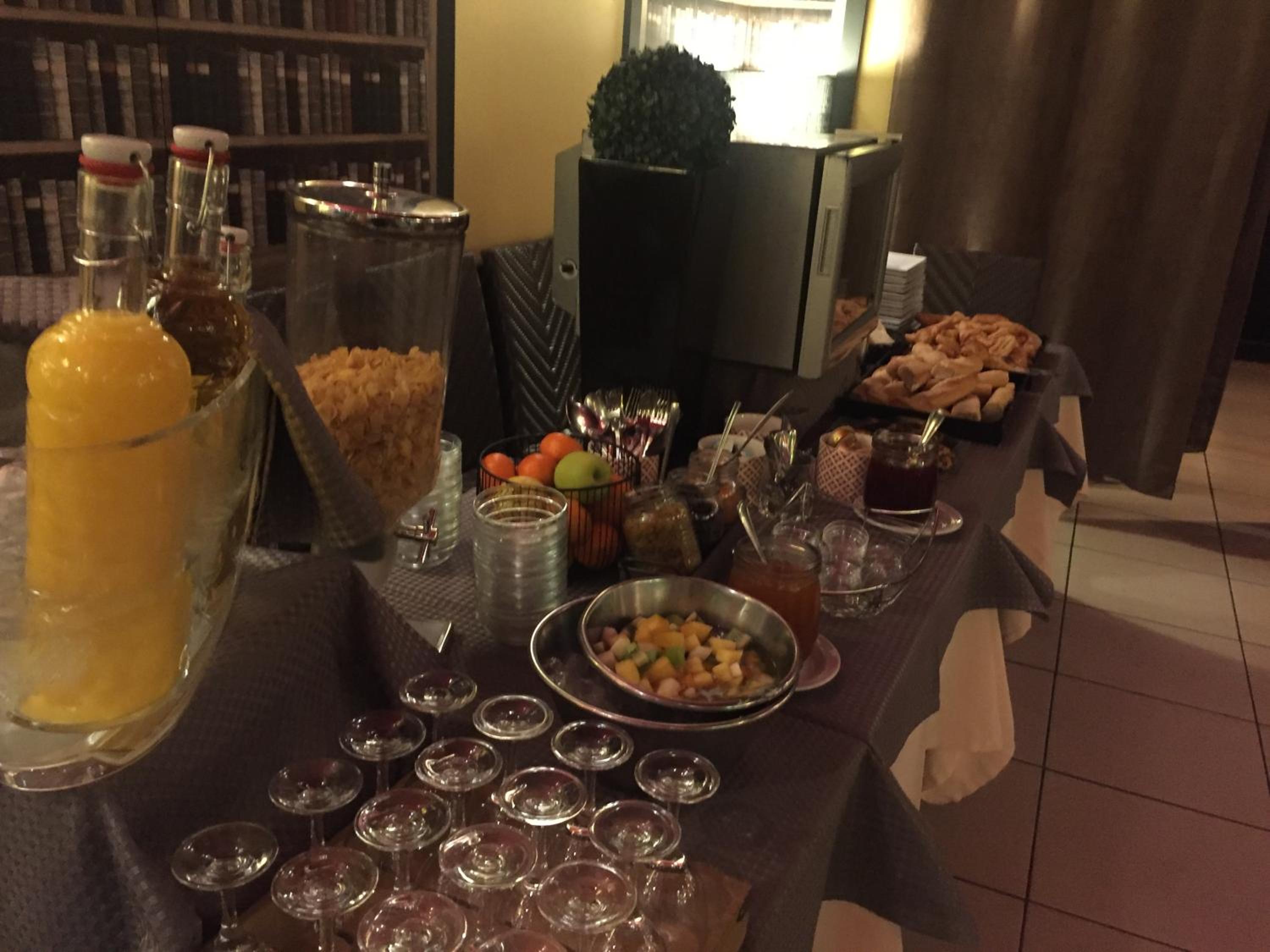 breakfast buffet