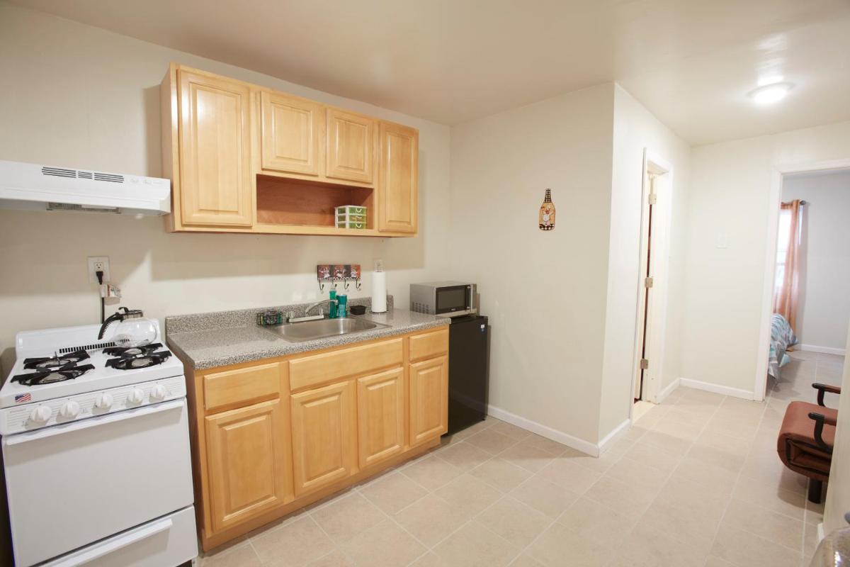STUDIO&ONE BEDROOM APARTMENTS view 3