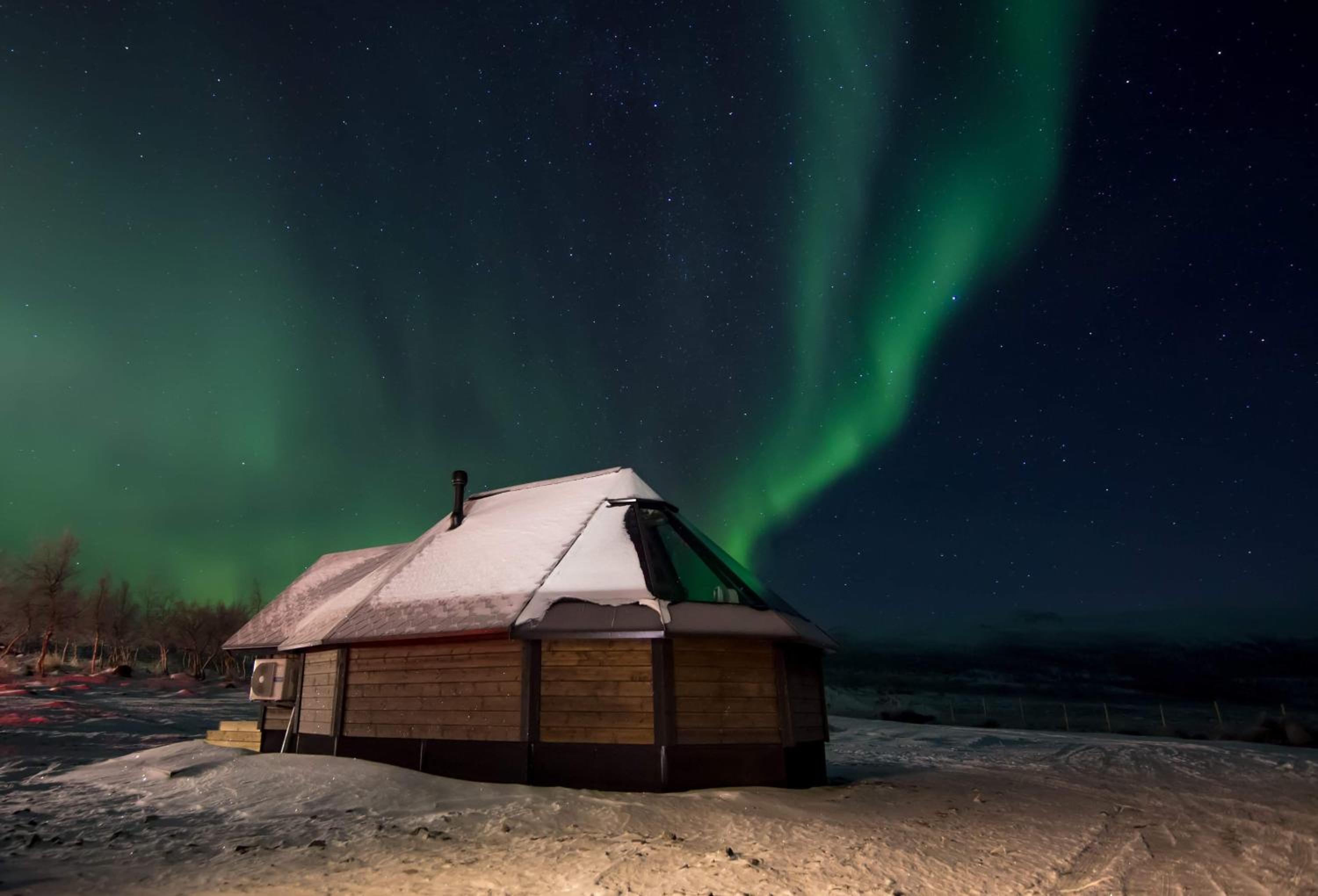 Arctic Land Adventure Glass Igloos