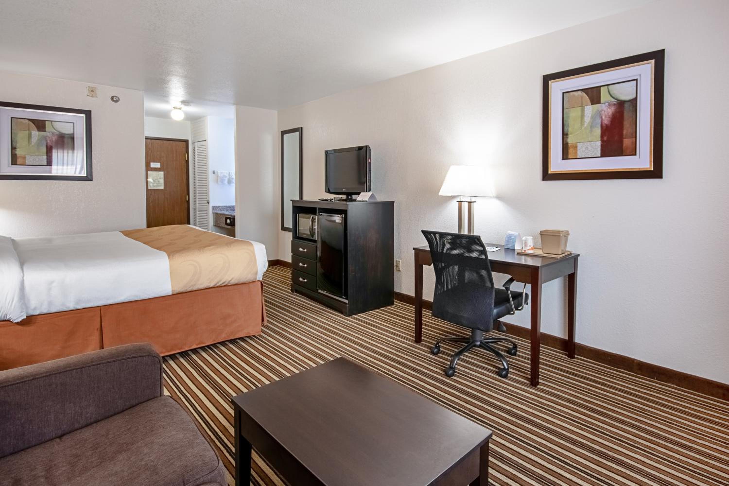Dodge City Vacations - Quality Inn - Property Image 12
