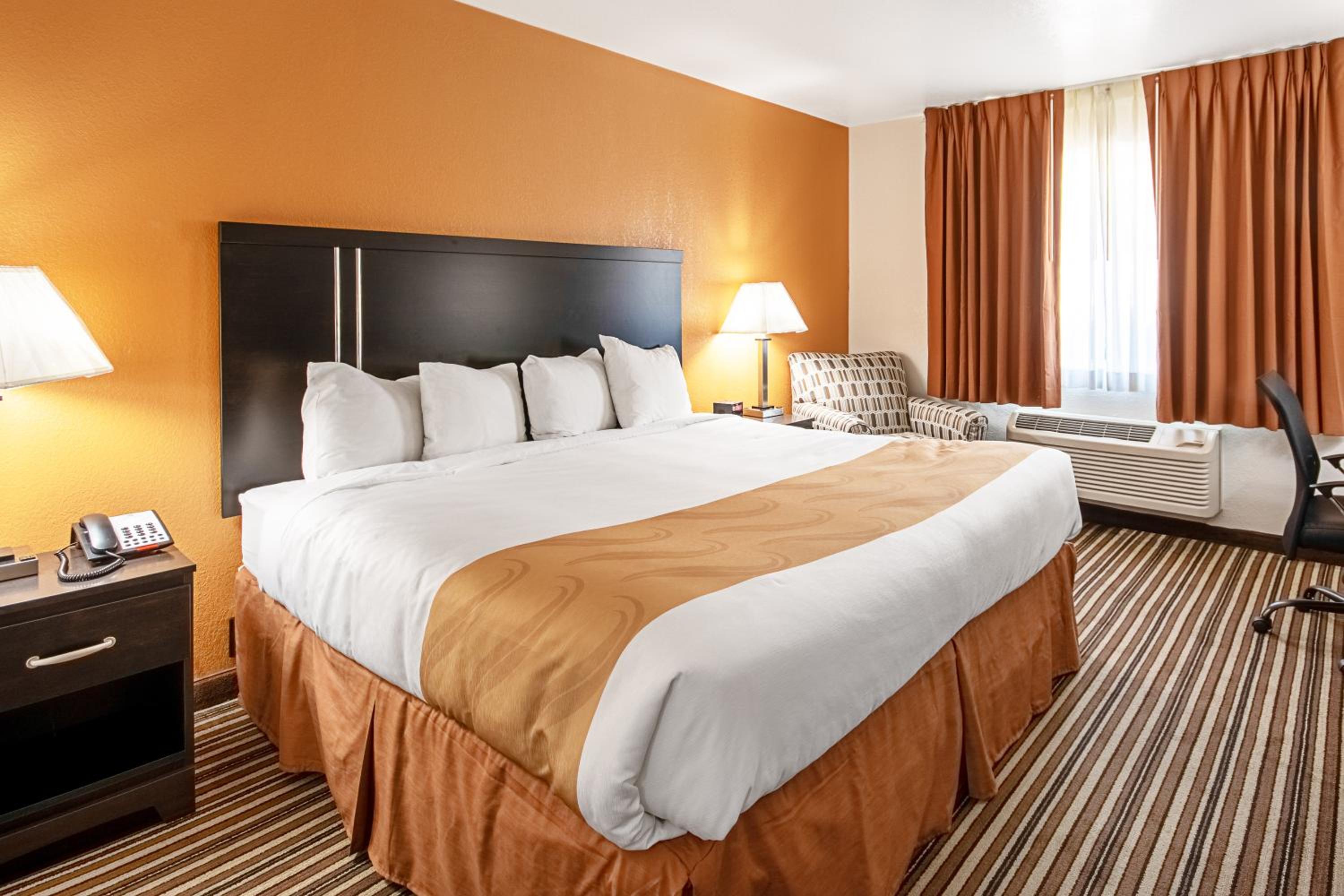 Dodge City Vacations - Quality Inn - Property Image 1