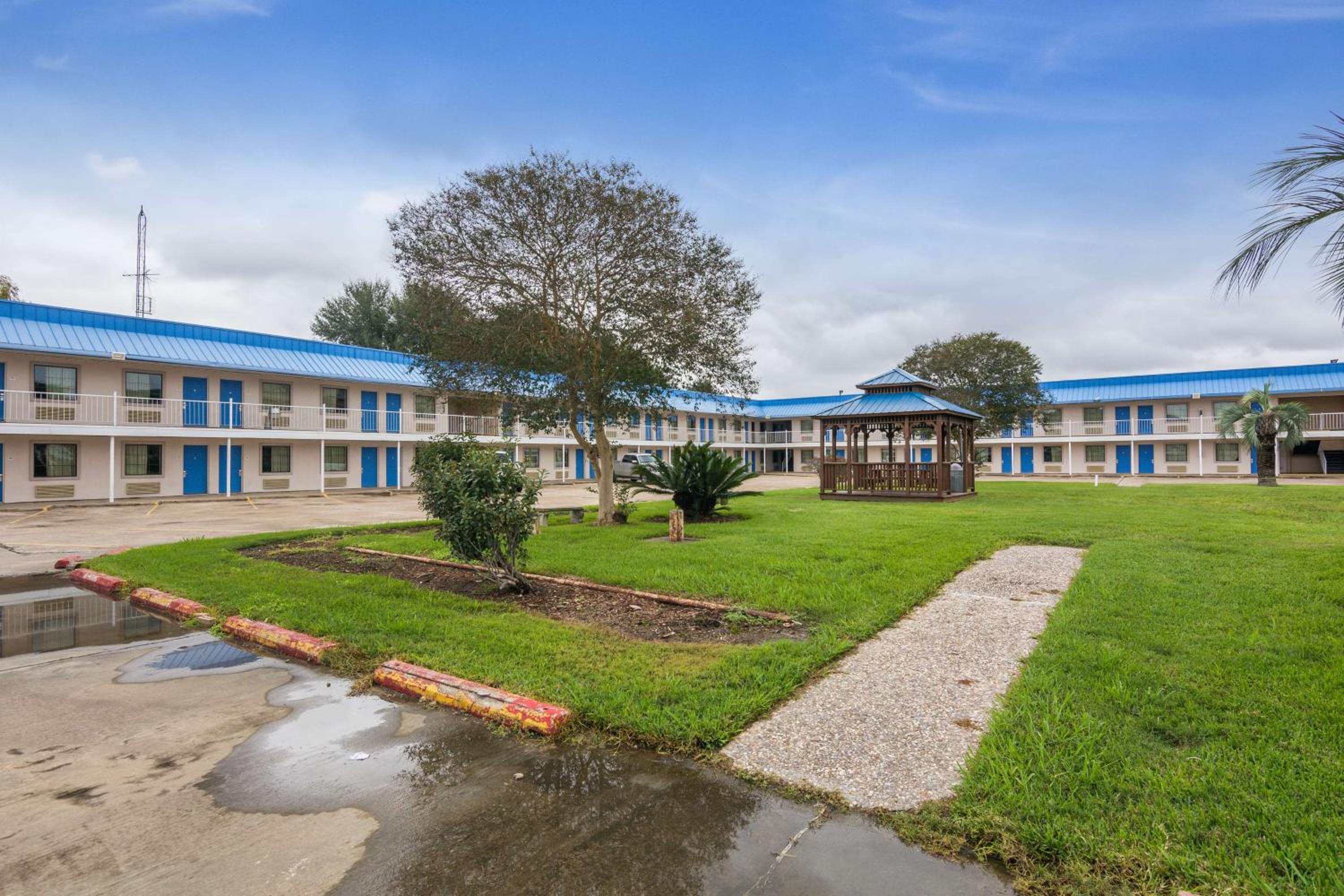 Motel 6-Winnie, TX view 3