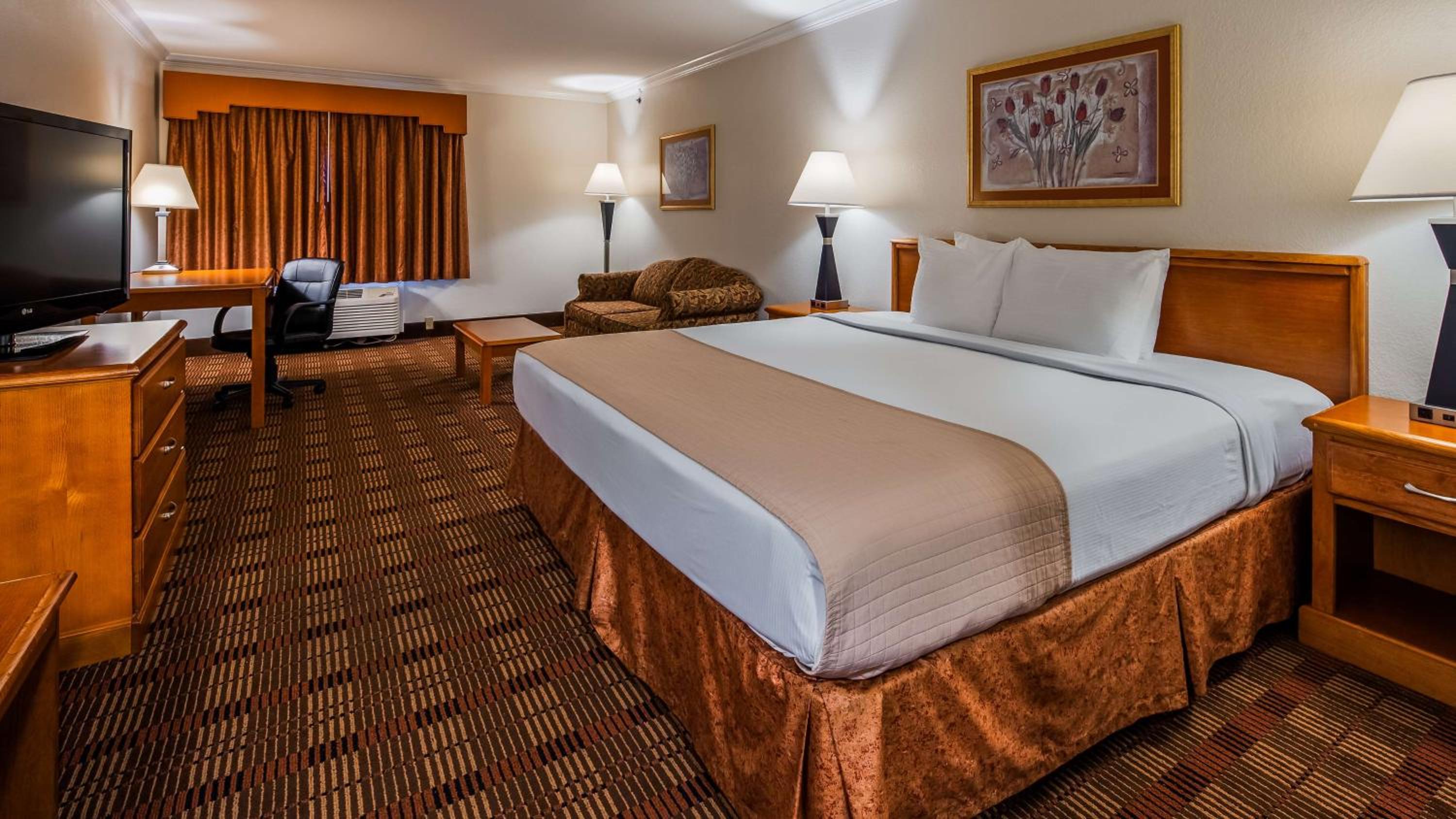 Mineral Wells Vacations - Best Western Clubhouse Inn  Suites - Property Image 2