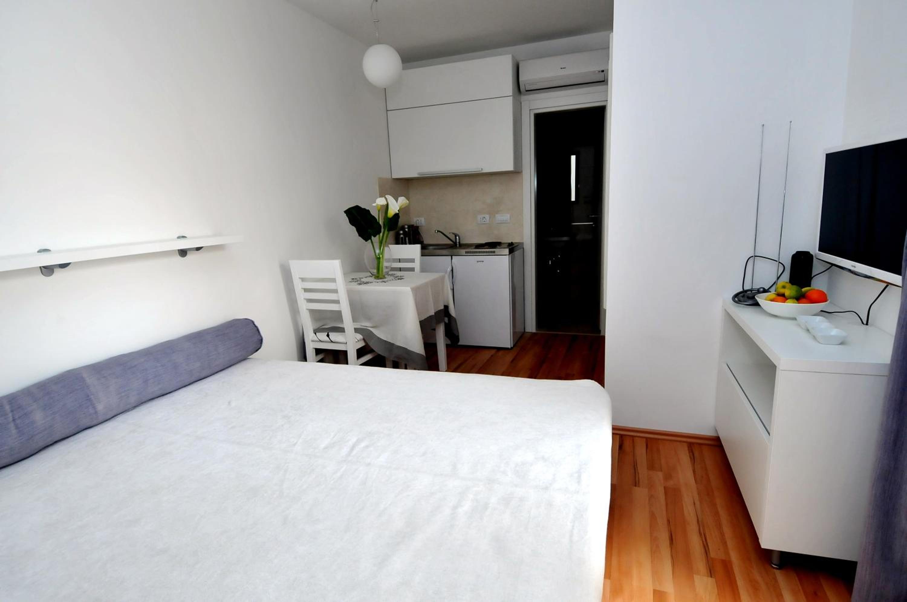 Apartments Annette - studio and two bedroom apartment with parking