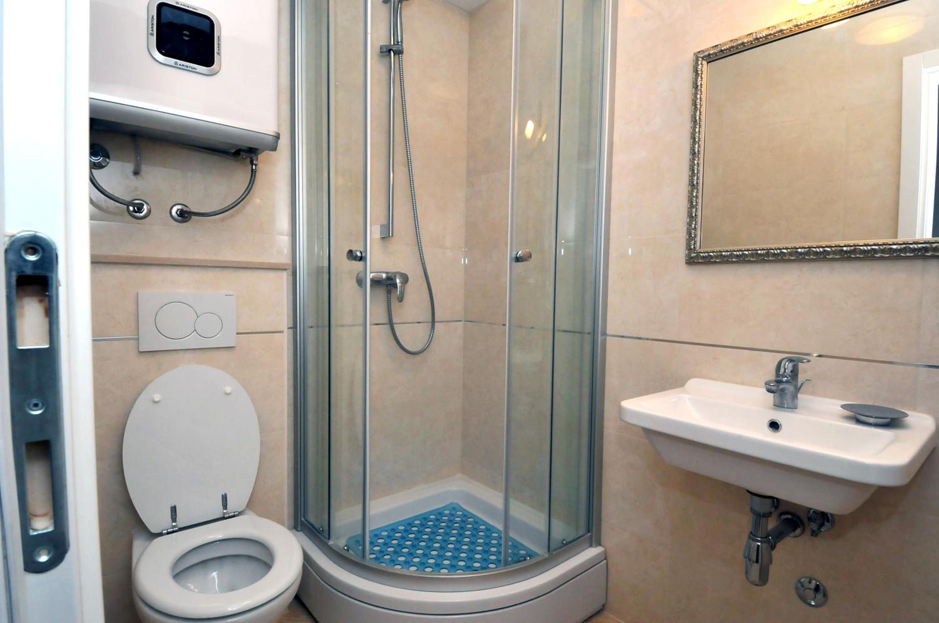 Apartments Annette - studio and two bedroom apartment with parking
