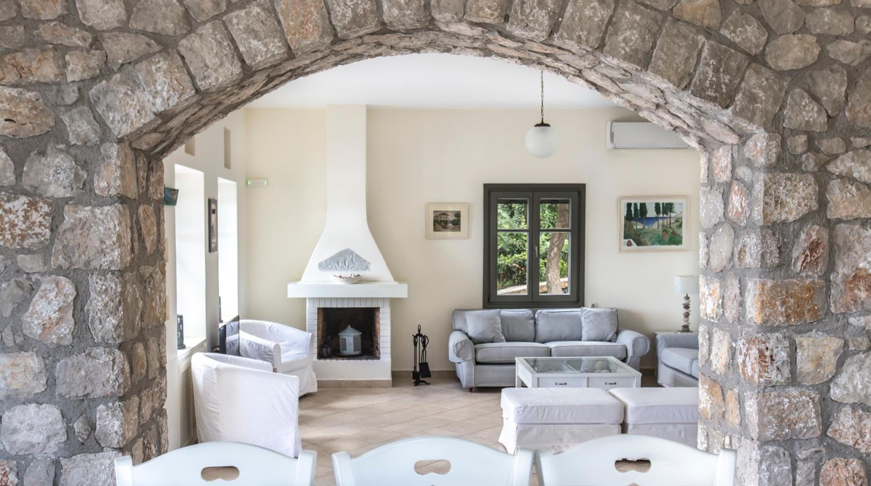 Villa Iris - Luxury traditional beachfront villa with swimming pool