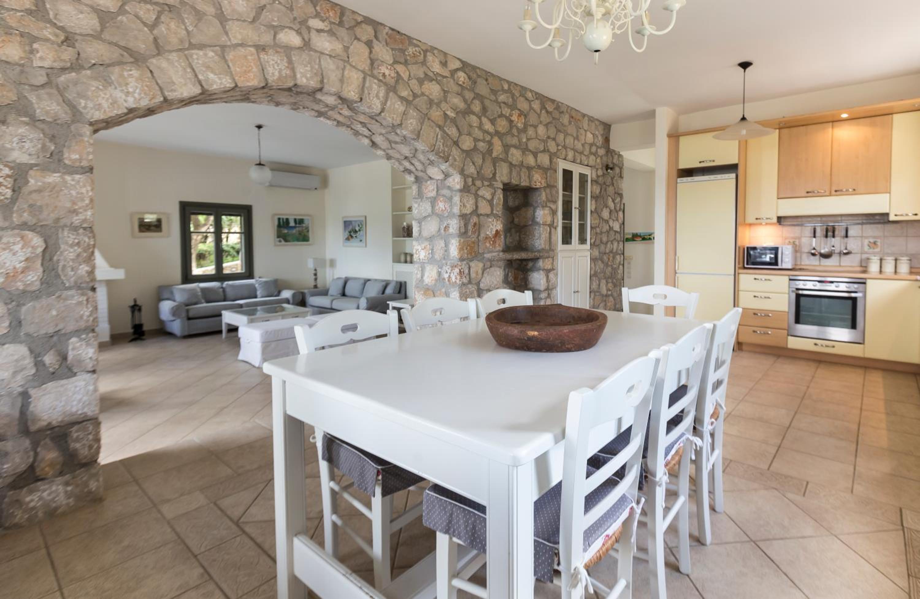 Villa Iris - Luxury traditional beachfront villa with swimming pool