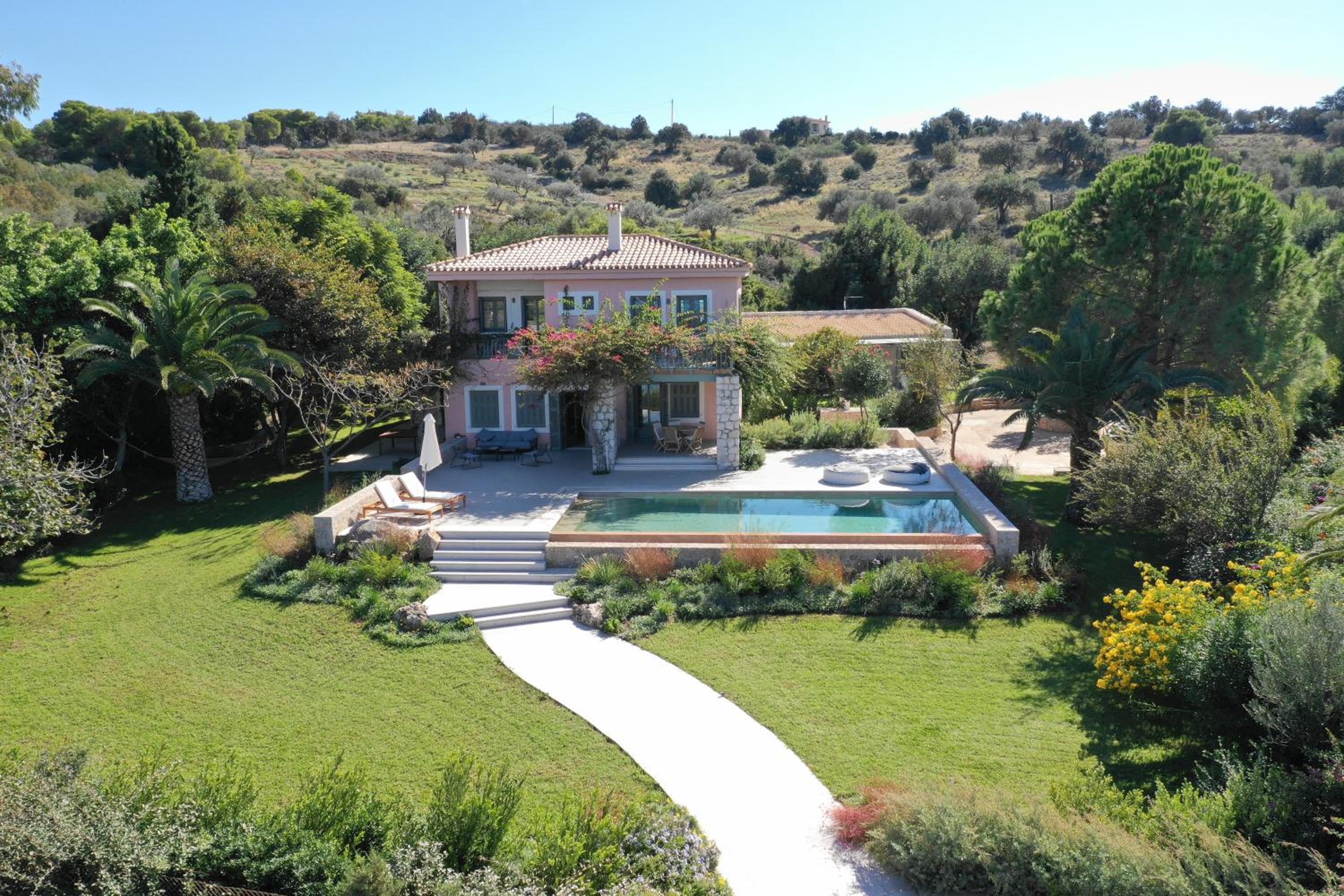 Villa Iris - Luxury traditional beachfront villa with swimming pool