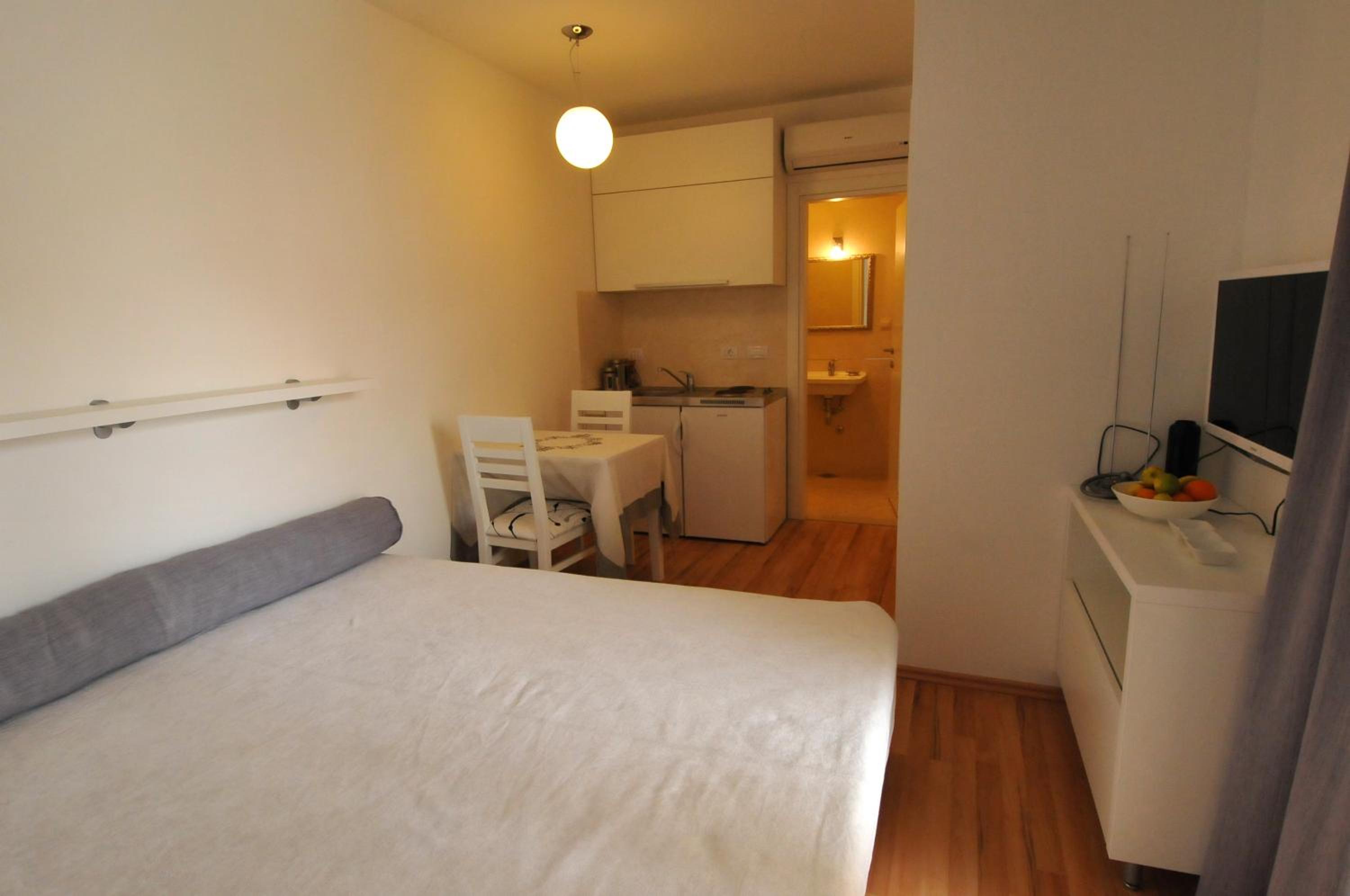 Apartments Annette - studio and two bedroom apartment with parking