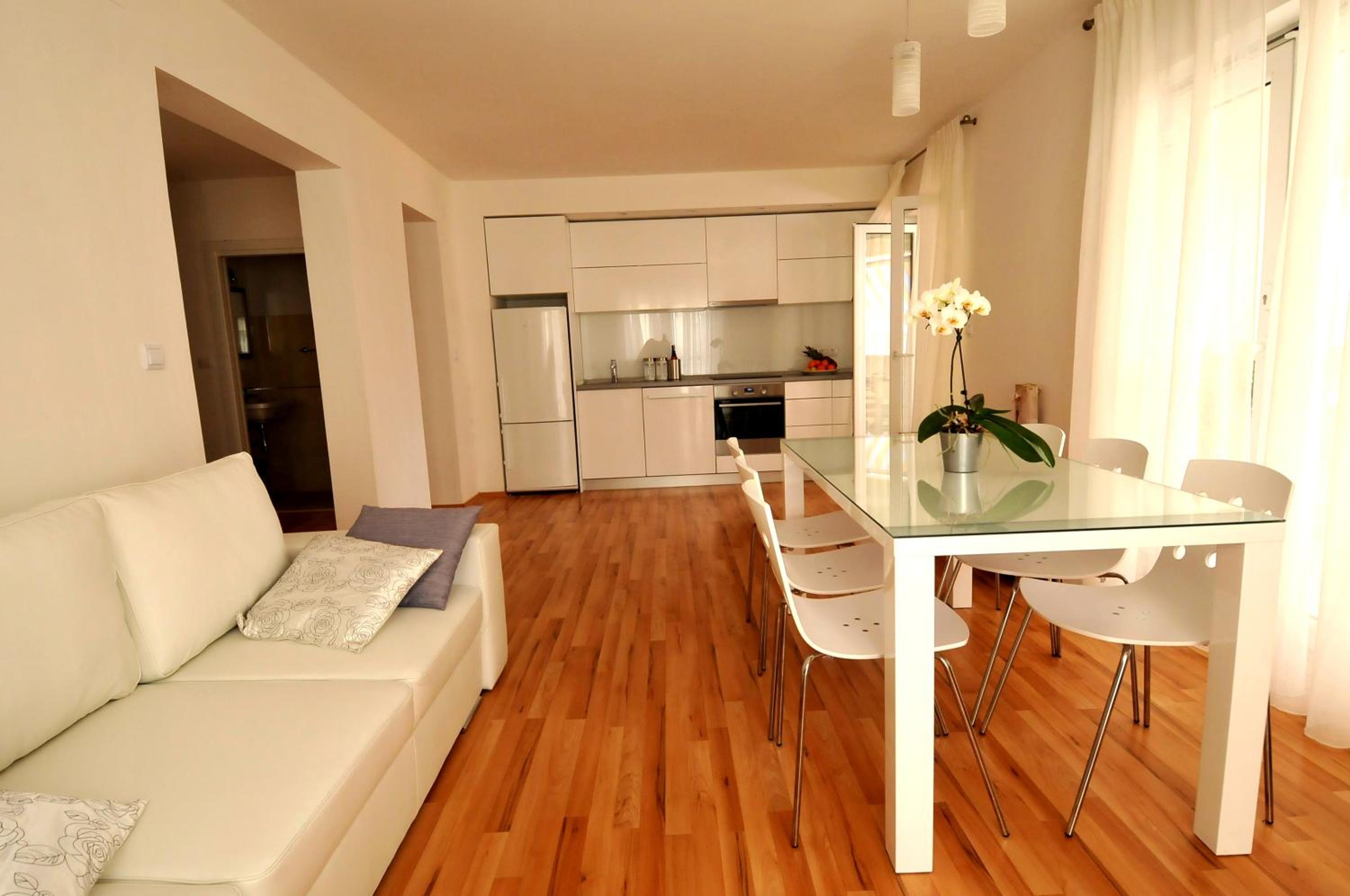 Apartments Annette - studio and two bedroom apartment with parking