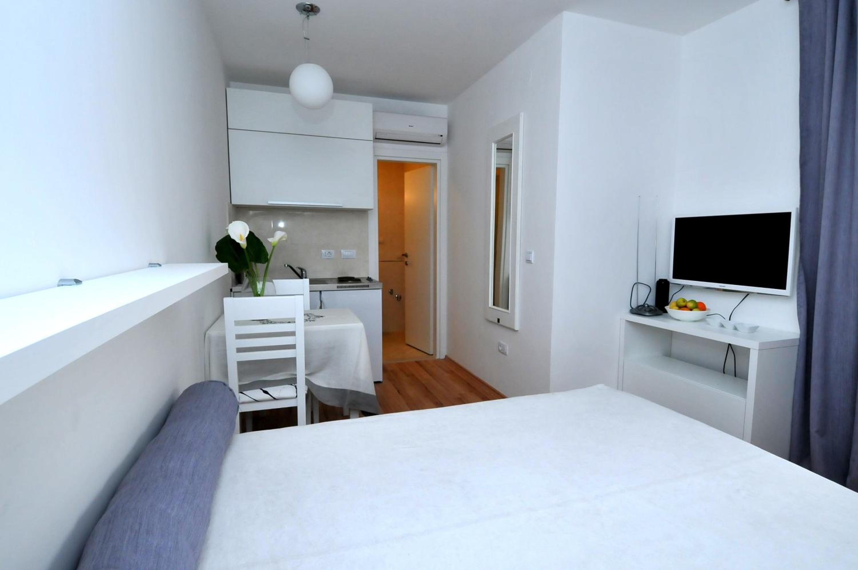 Apartments Annette - studio and two bedroom apartment with parking