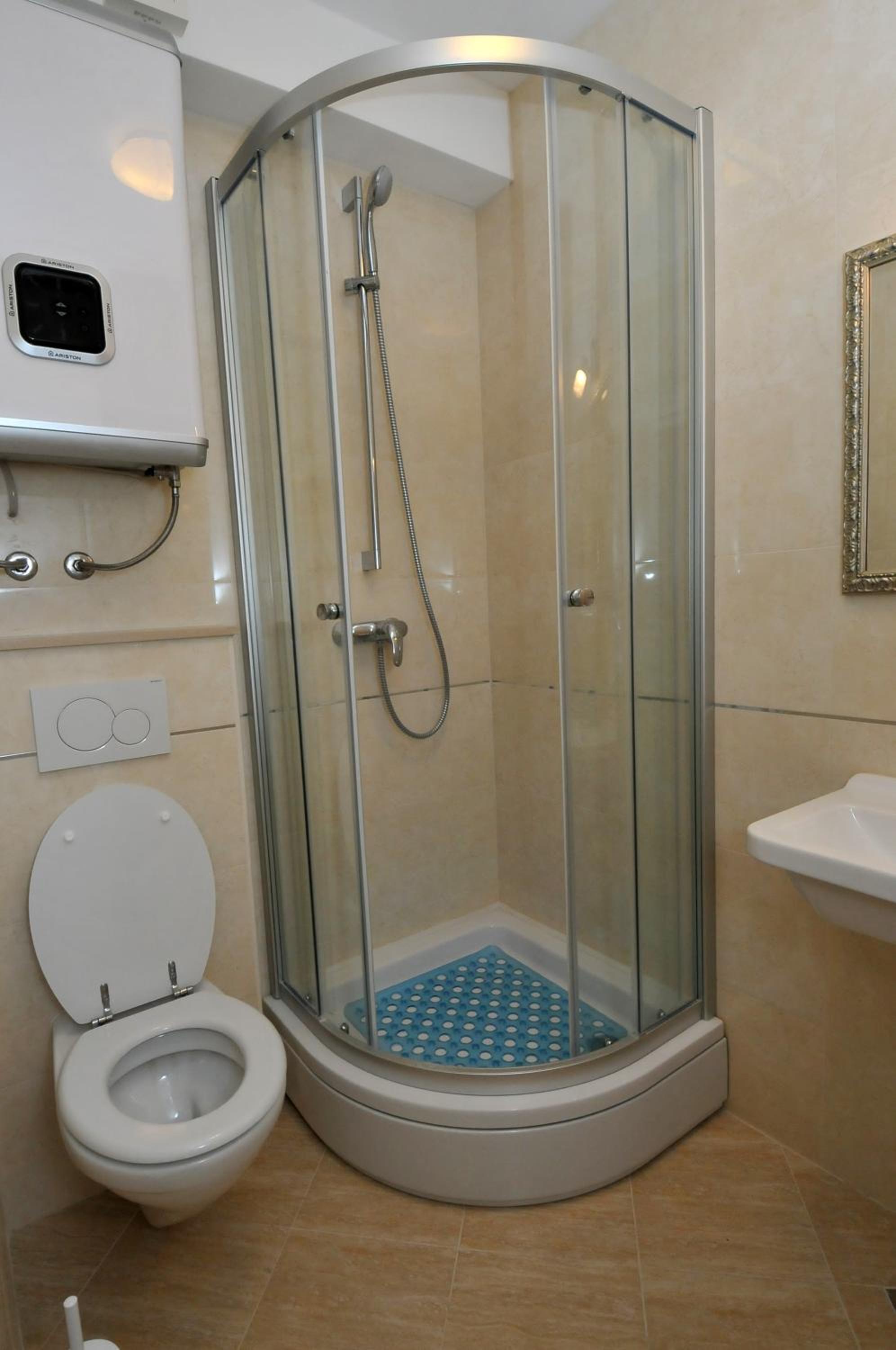 Apartments Annette - studio and two bedroom apartment with parking