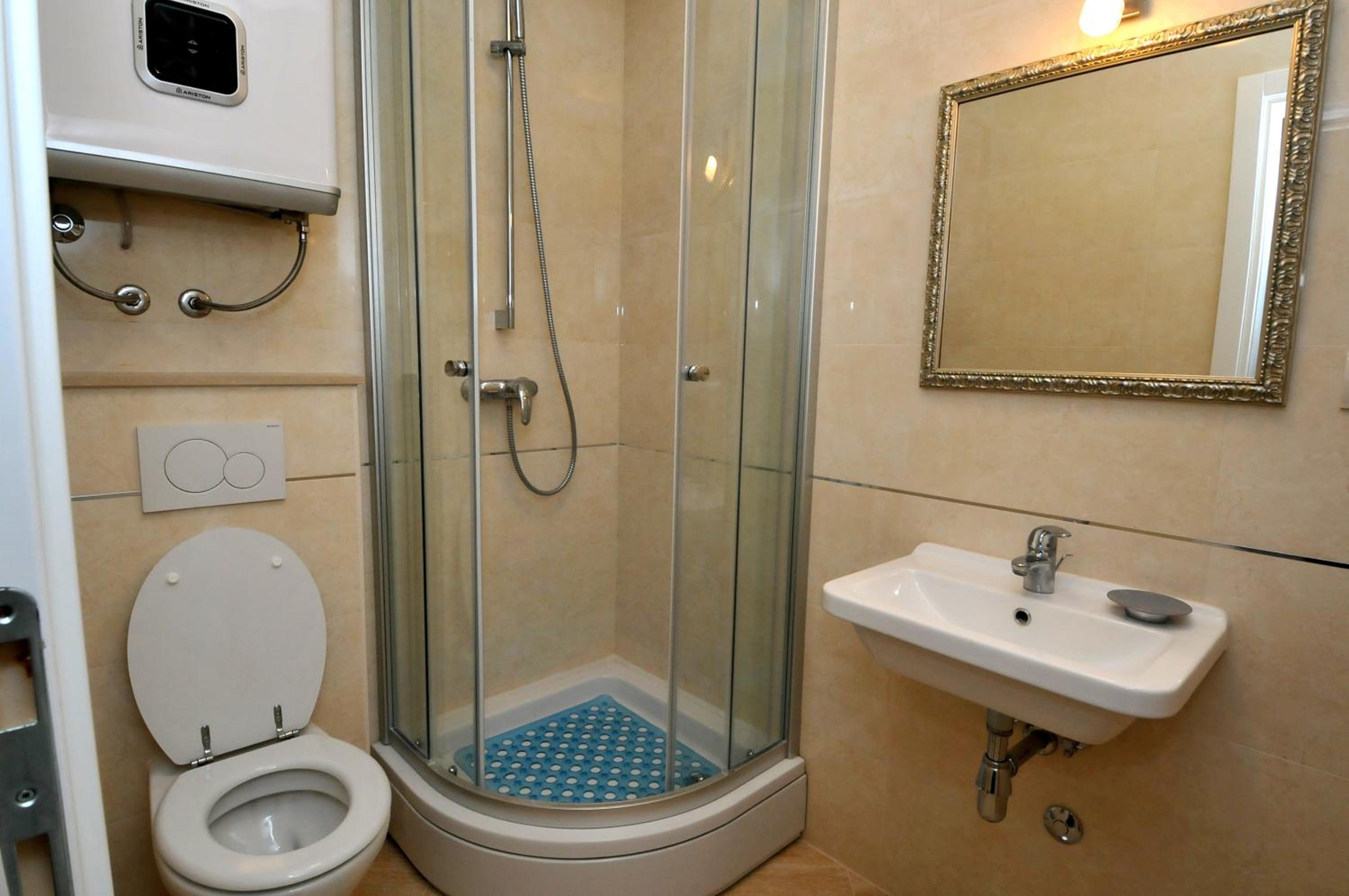 Apartments Annette - studio and two bedroom apartment with parking
