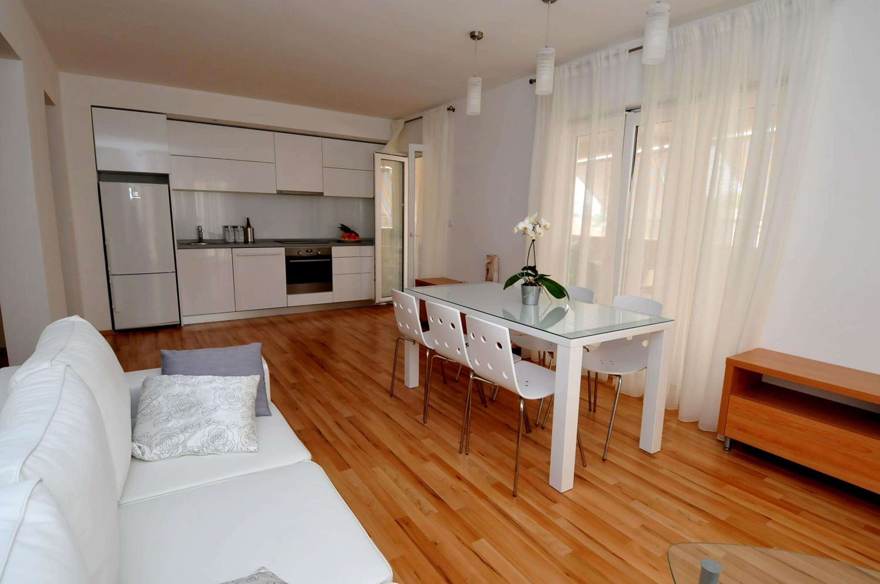 Apartments Annette - studio and two bedroom apartment with parking