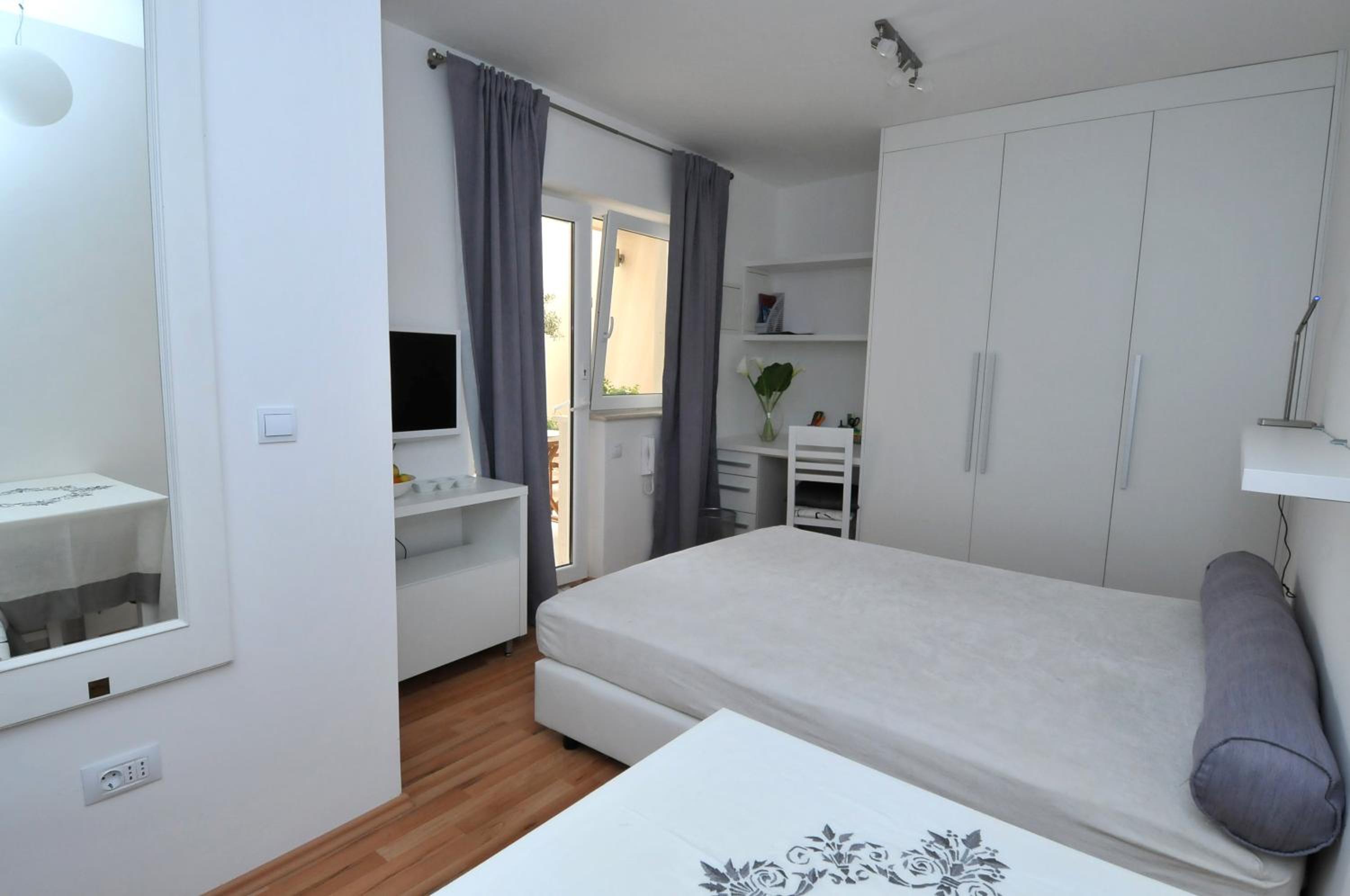 Apartments Annette - studio and two bedroom apartment with parking