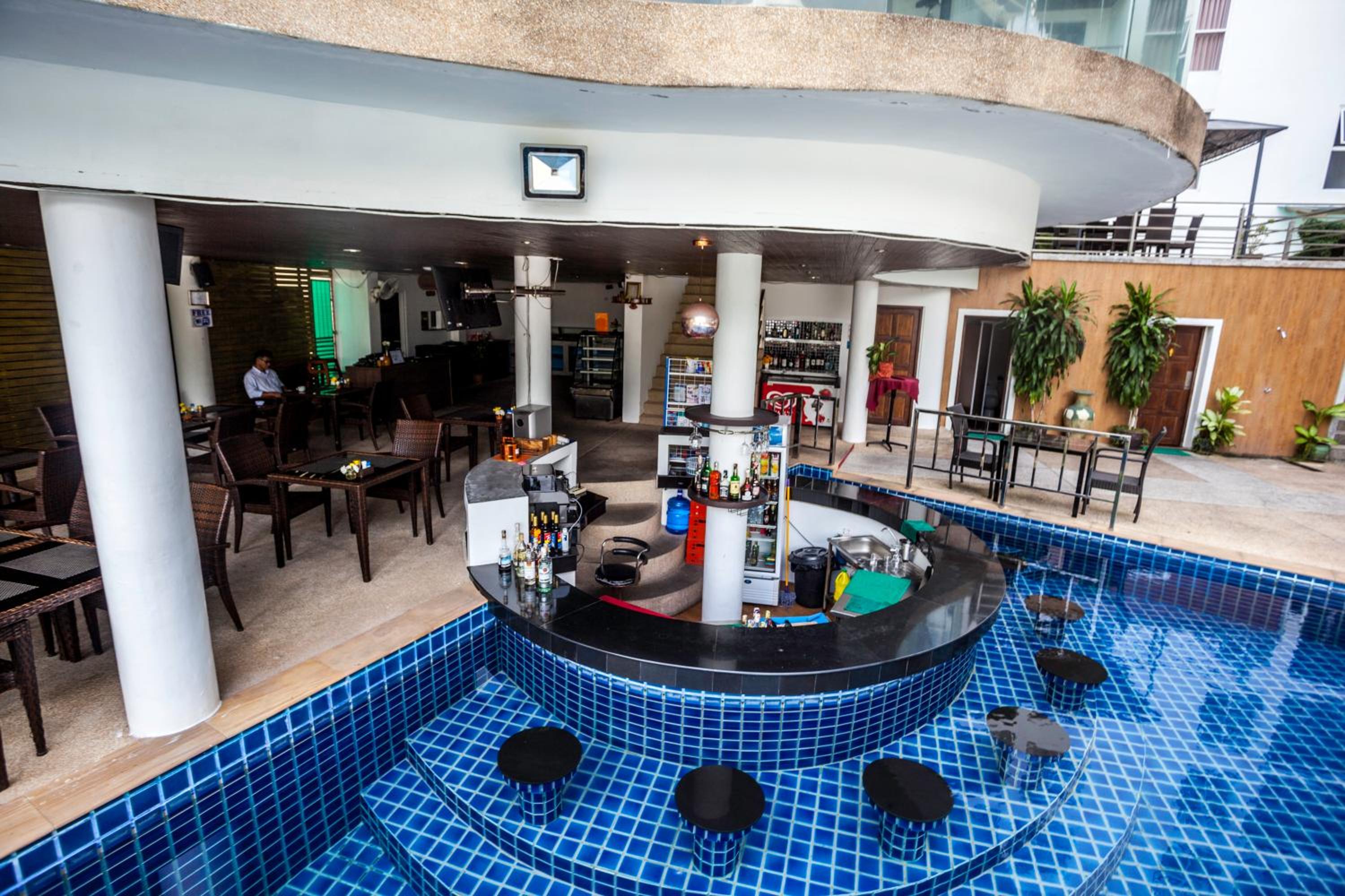 Wazza's Patong Apartment, Smart TV and Fast Wi-Fi view 5