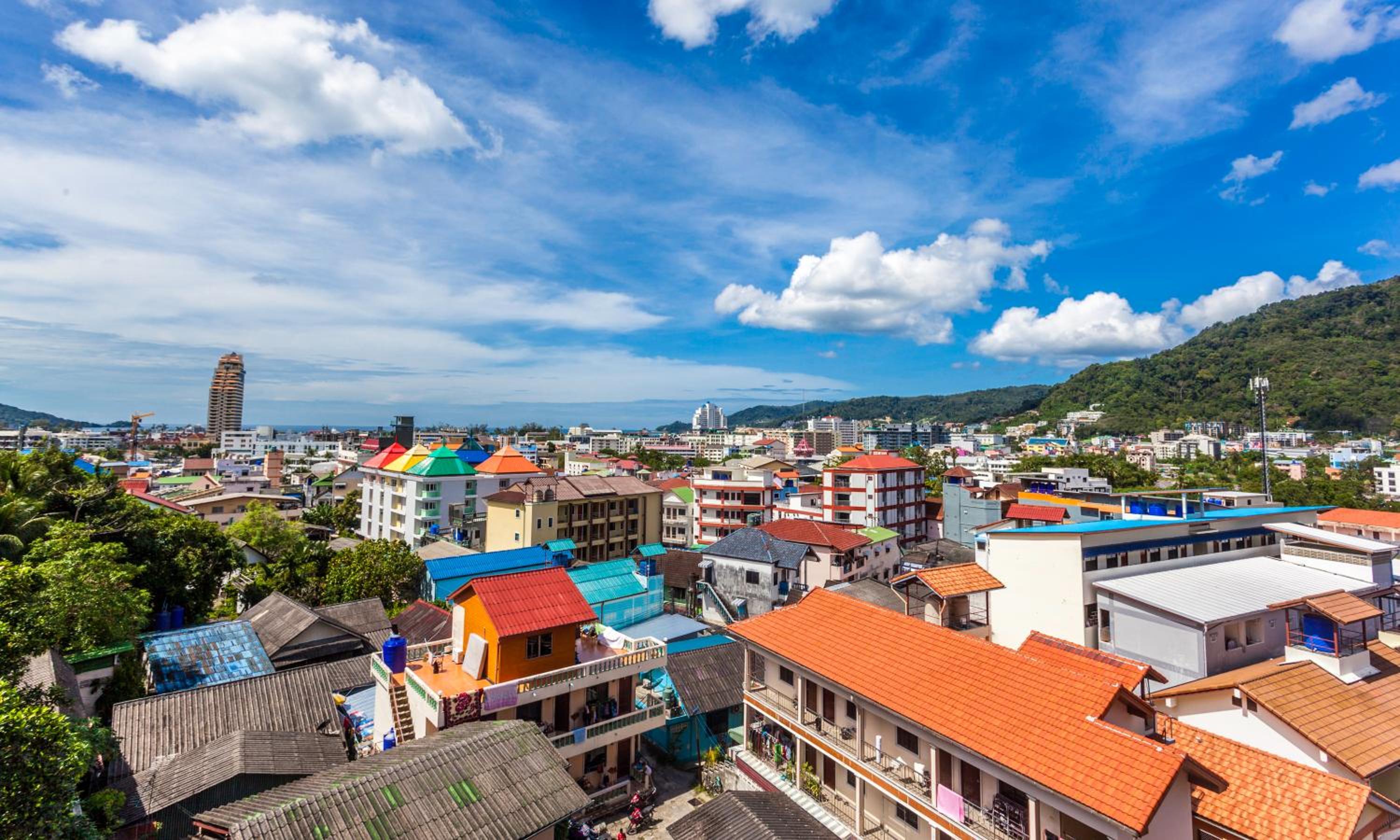 Wazza's Patong Apartment, Smart TV and Fast Wi-Fi view 3