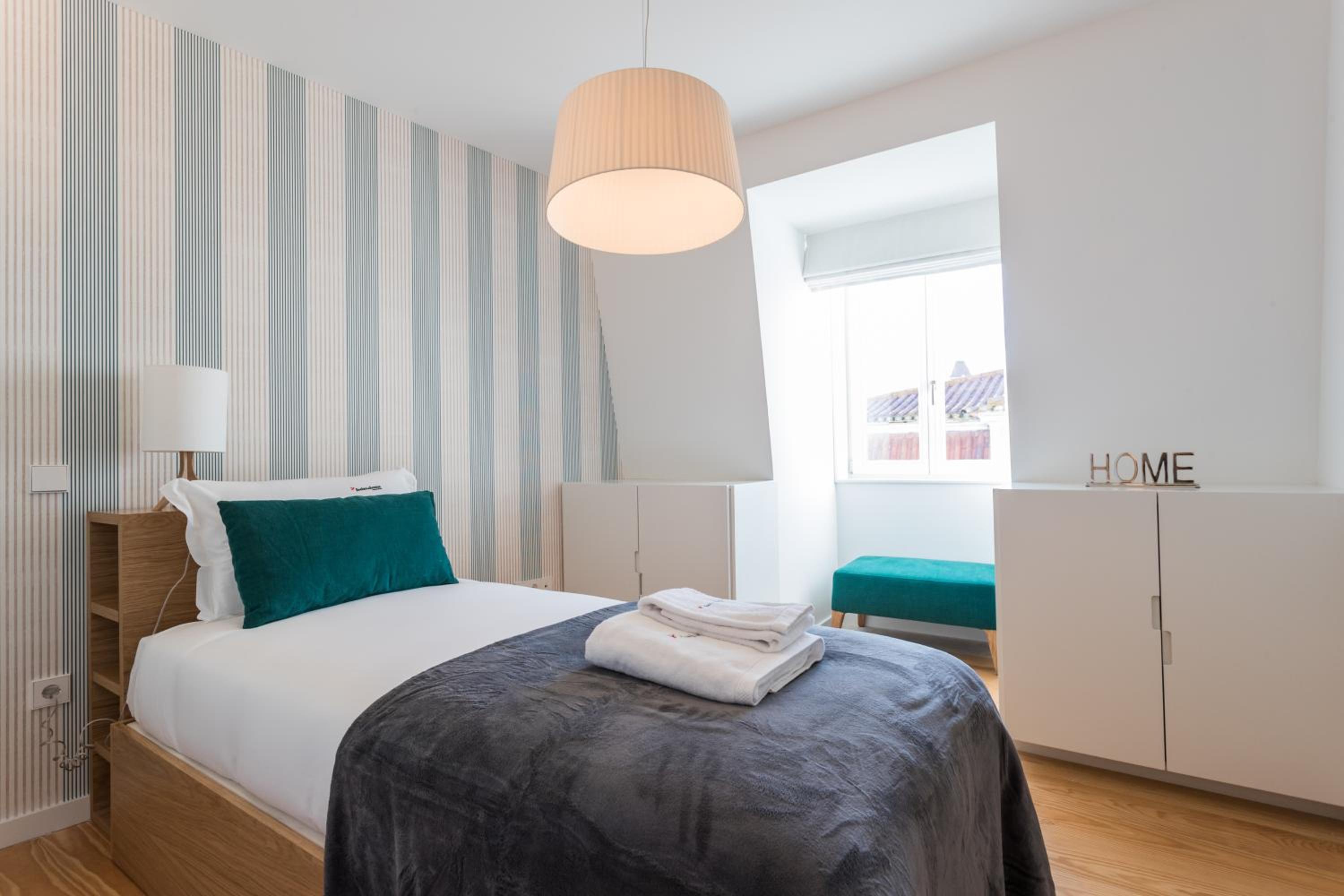 FLH Chiado Bright Apartment view 3